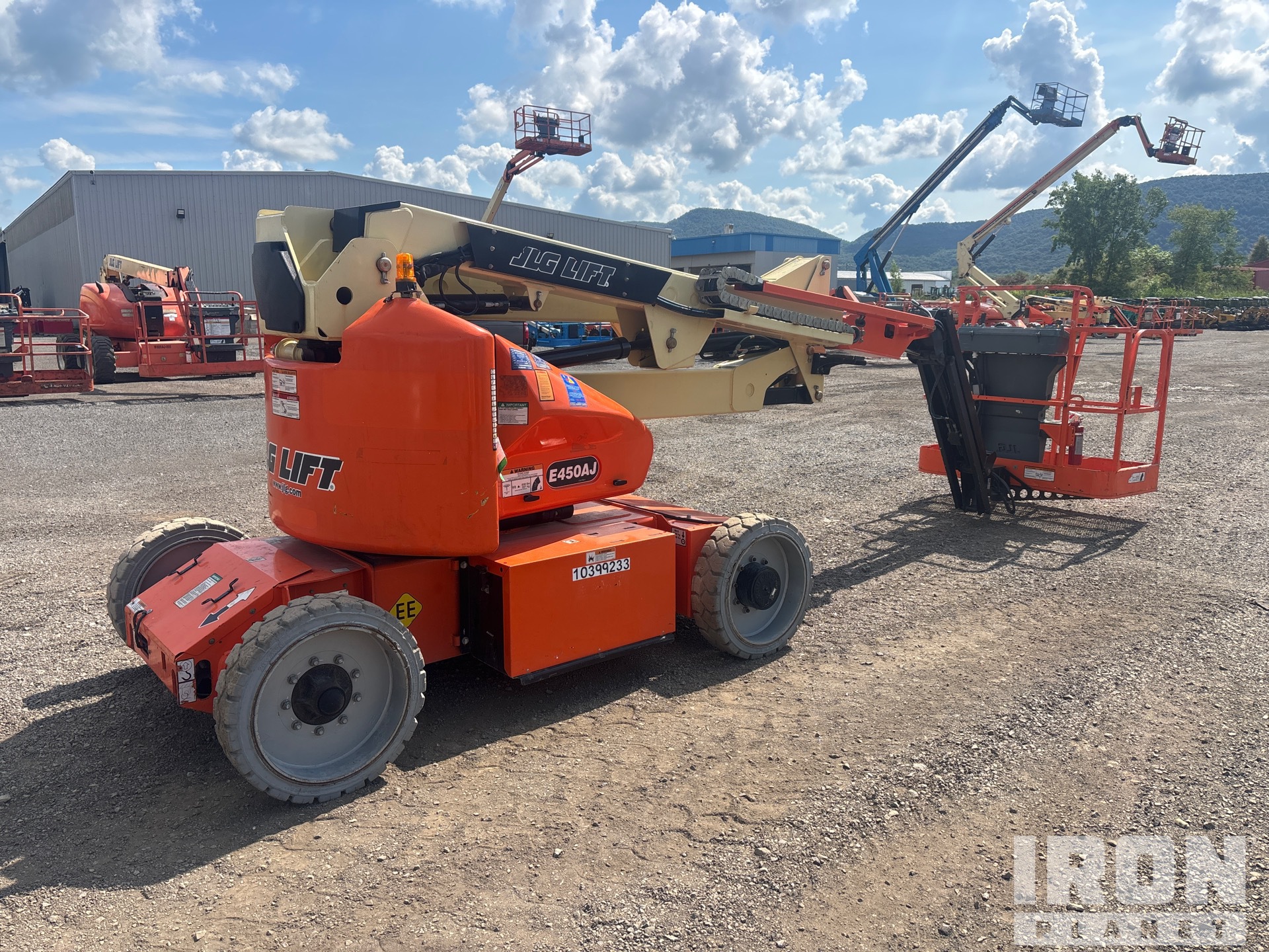 2015 JLG E450AJ