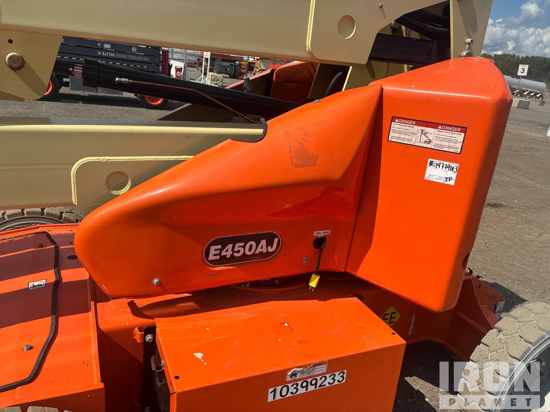 2015 JLG E450AJ