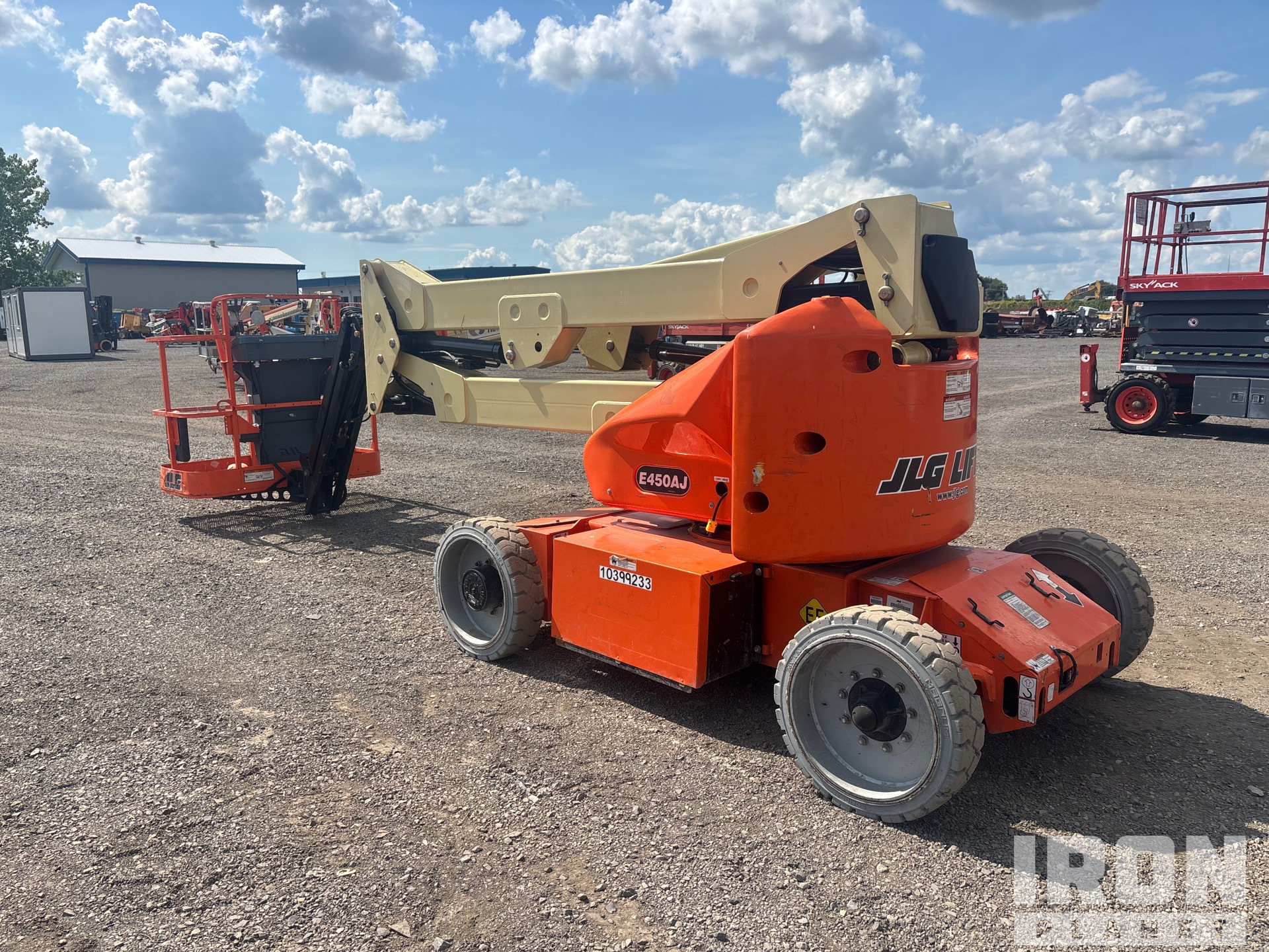 2015 JLG E450AJ