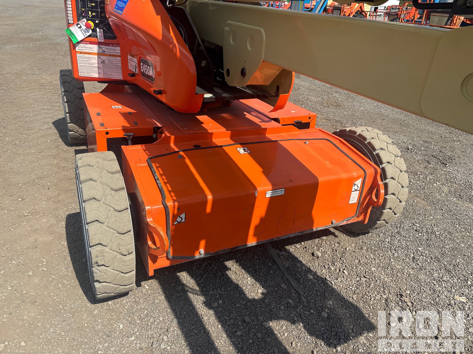 2015 JLG E450AJ