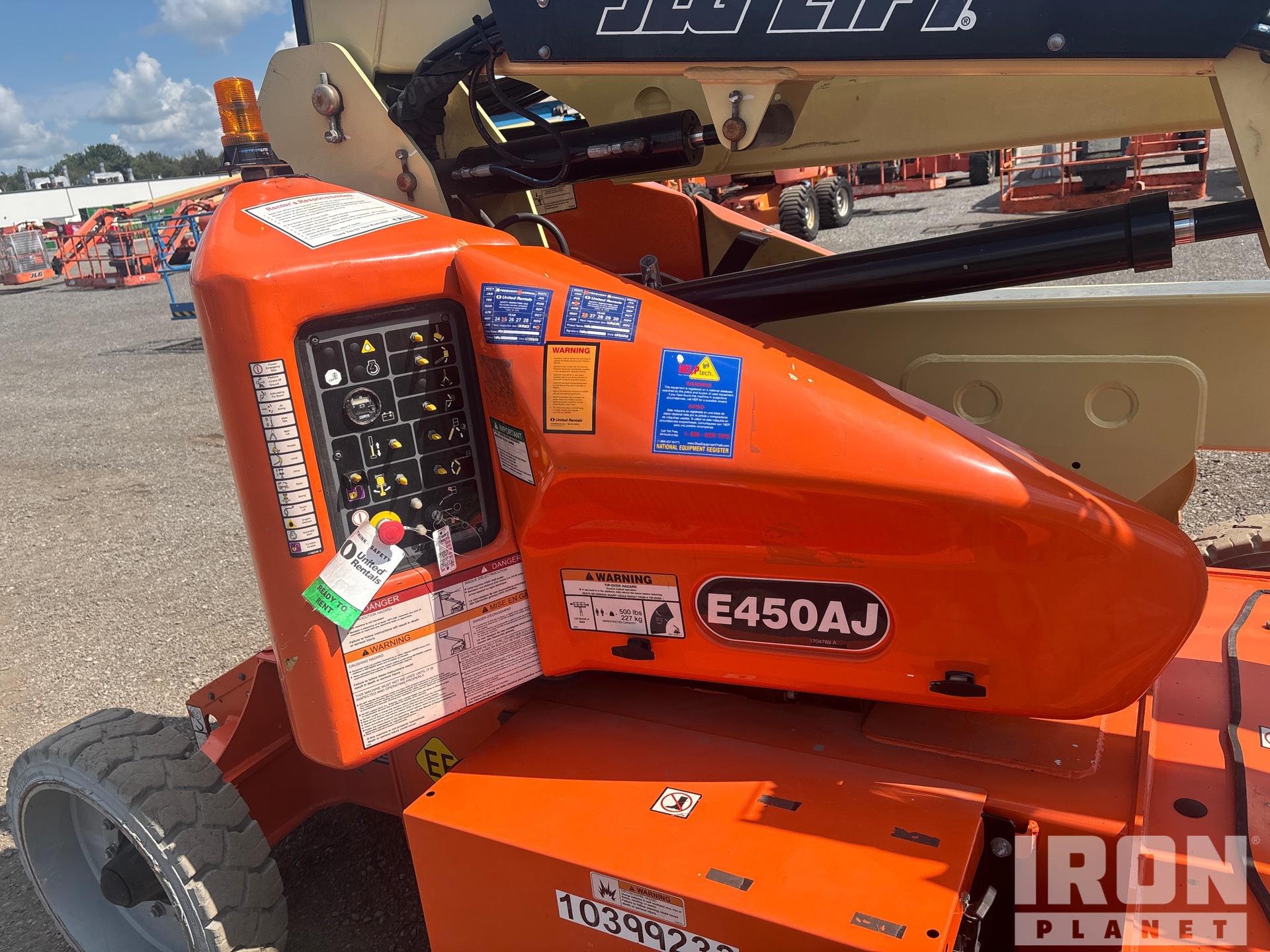 2015 JLG E450AJ