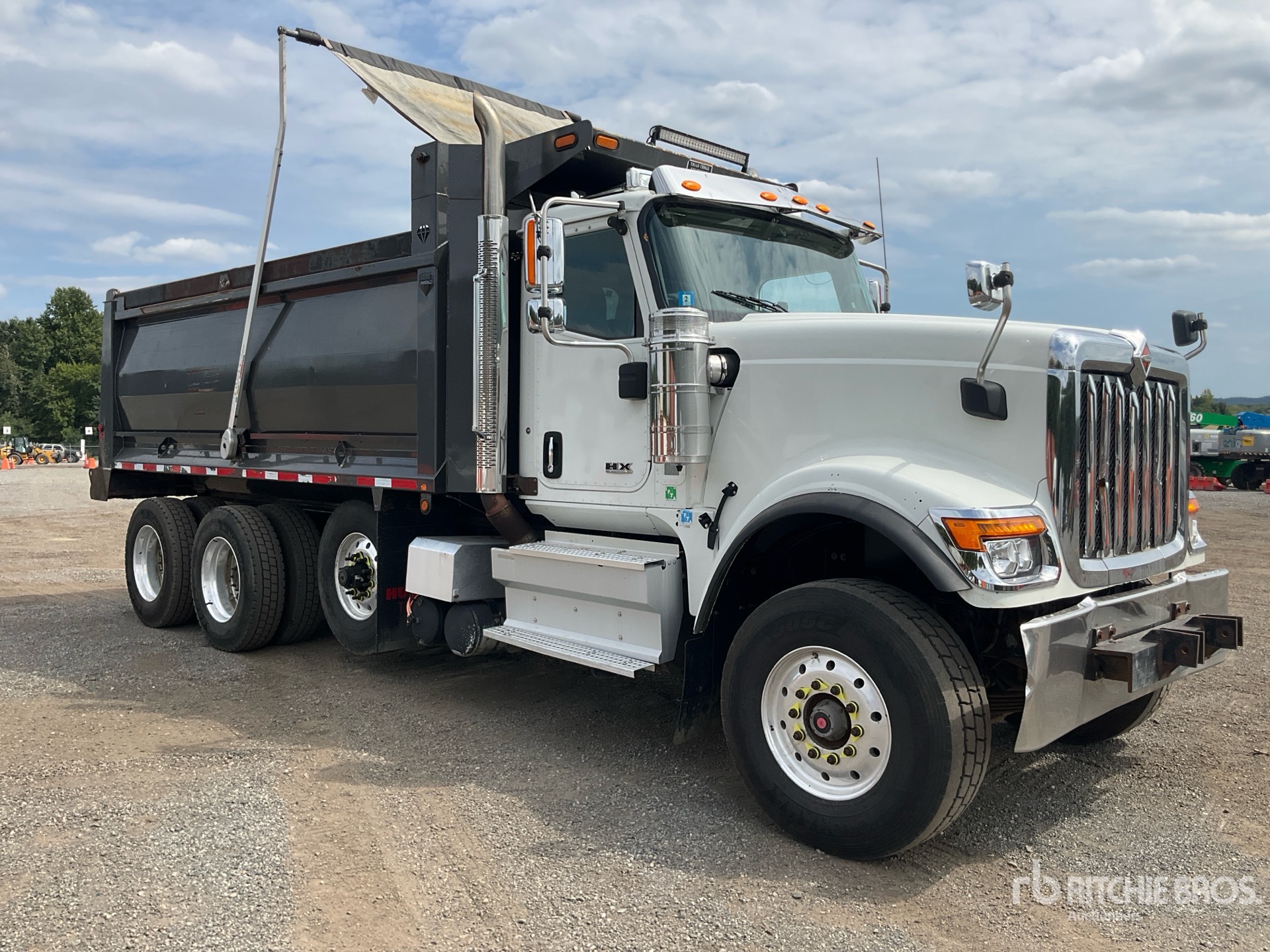 2020 International HX520