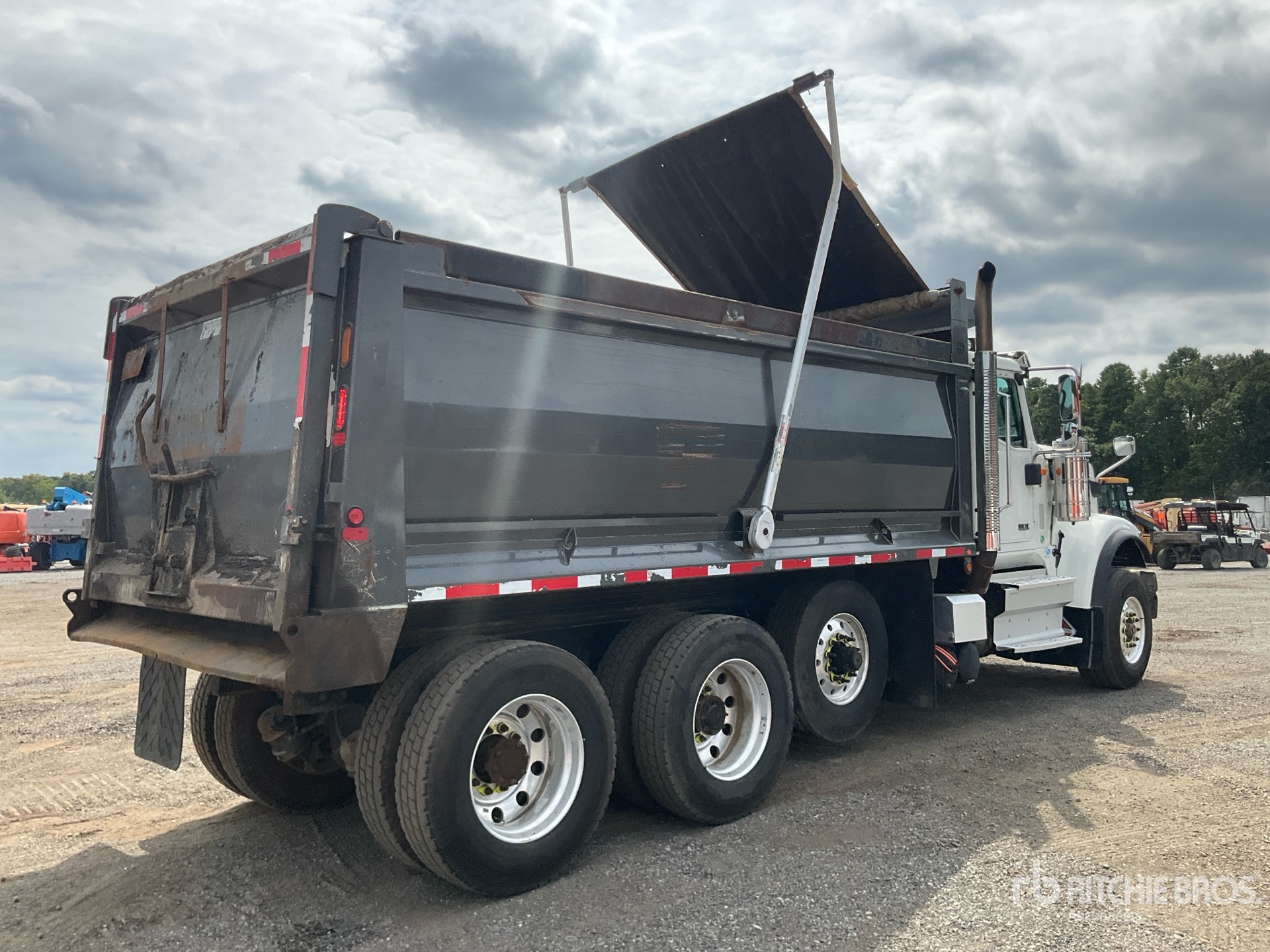 2020 International HX520