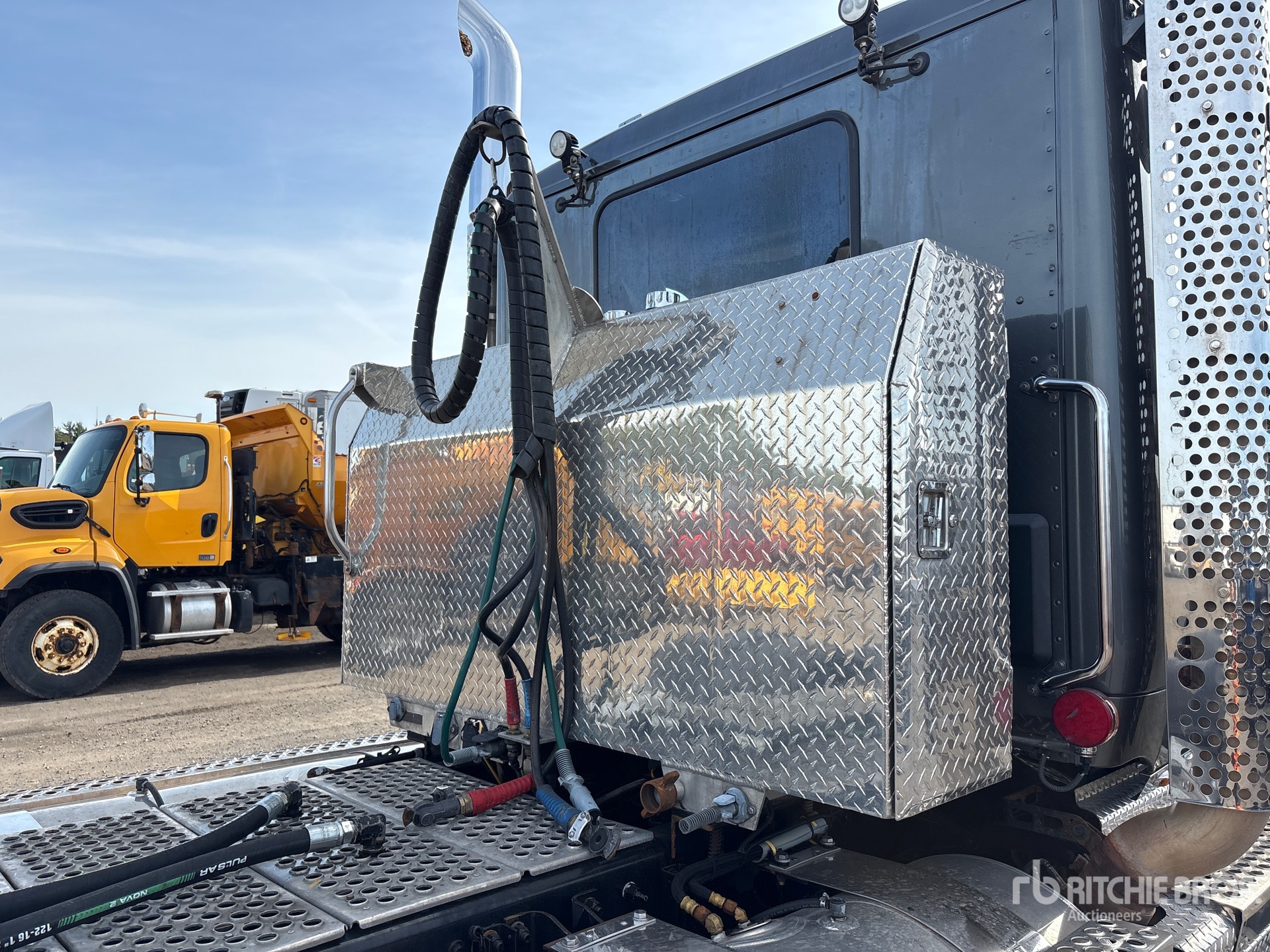 2021 Kenworth T880