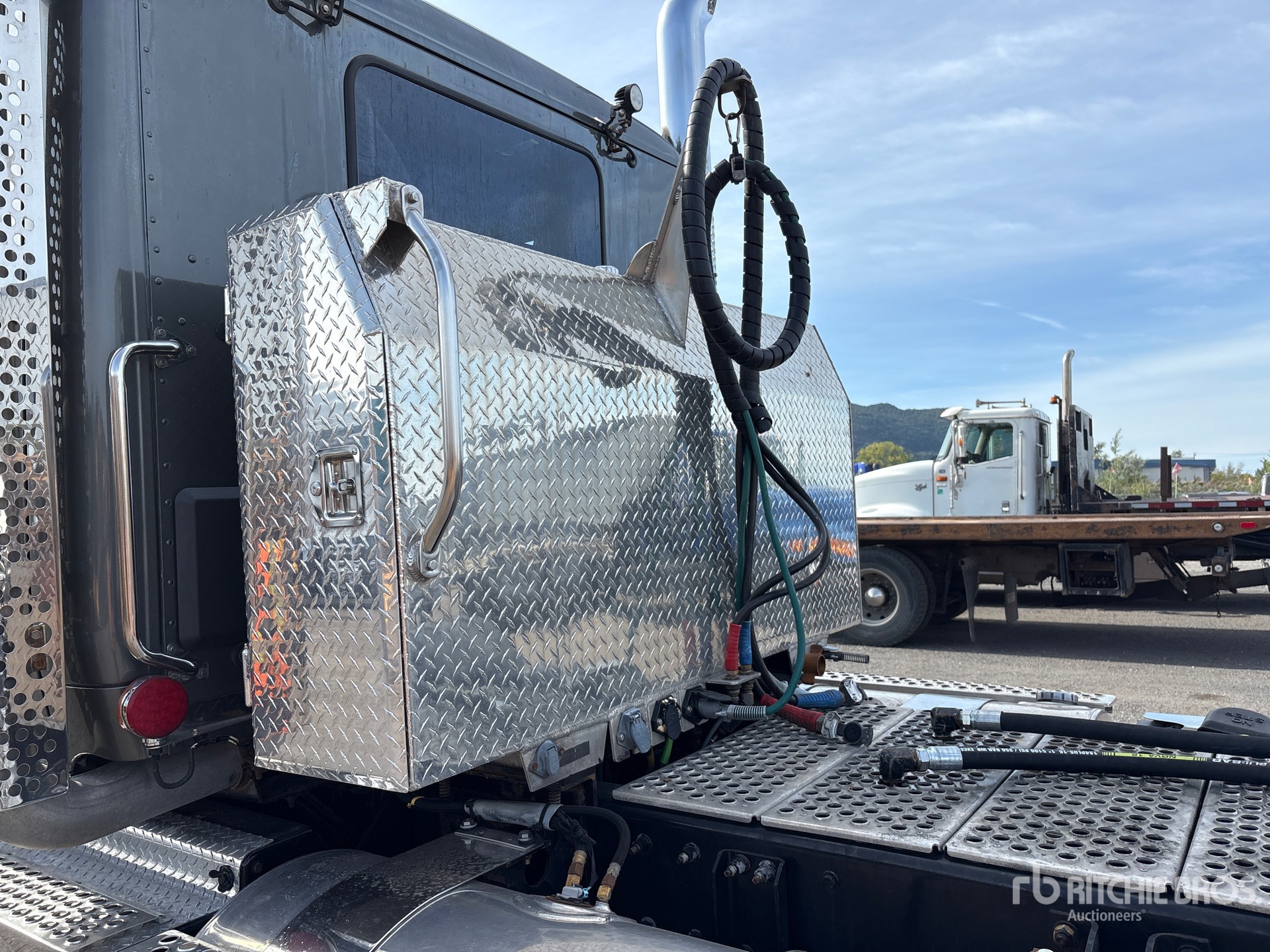 2021 Kenworth T880