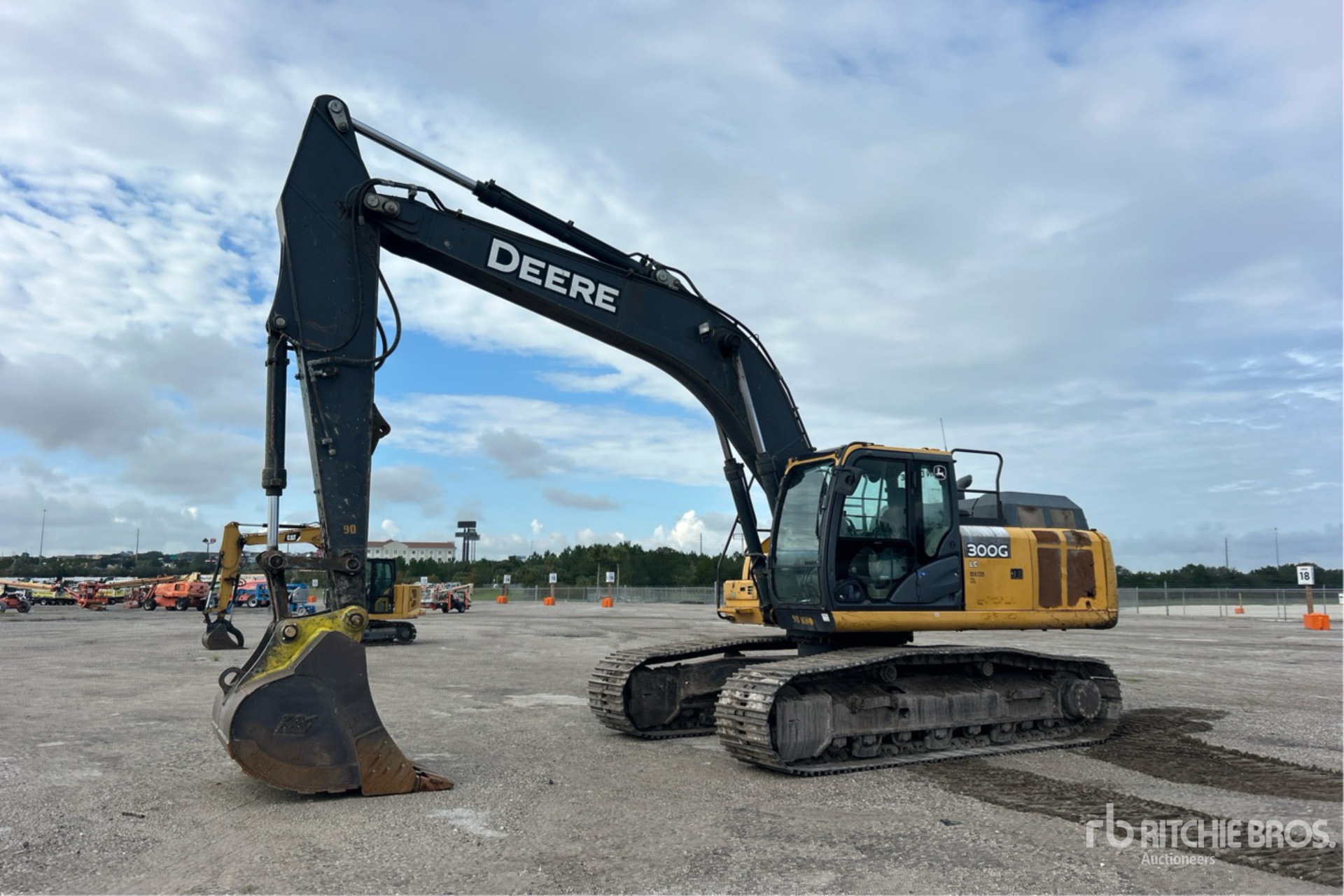 2018 John Deere 300G LC