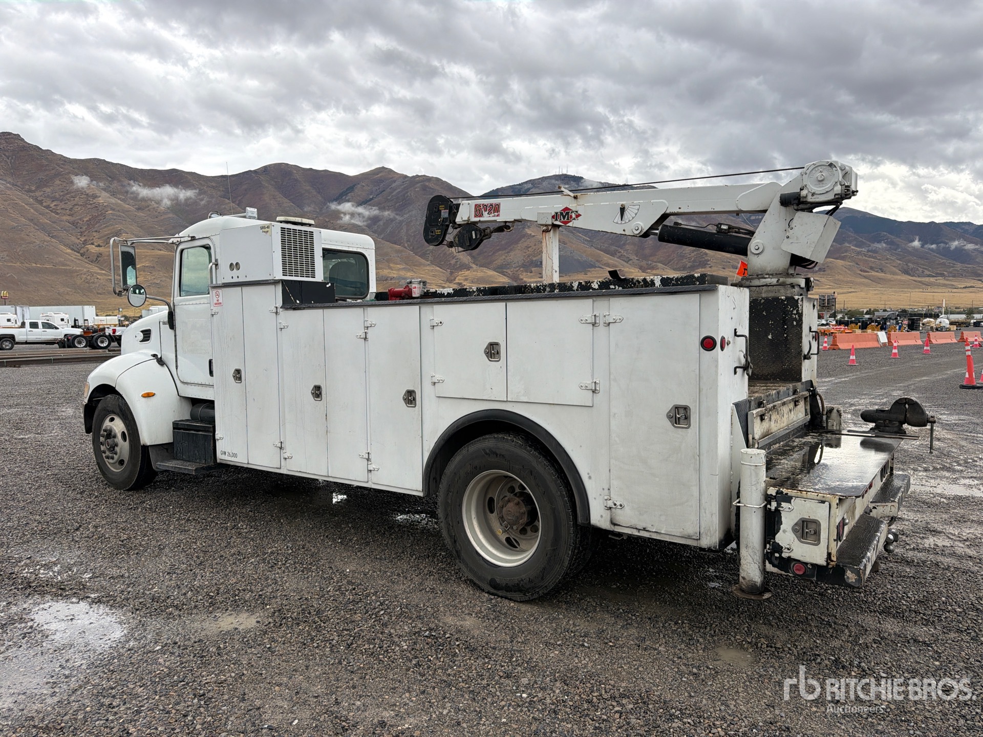 2005 Peterbilt 335