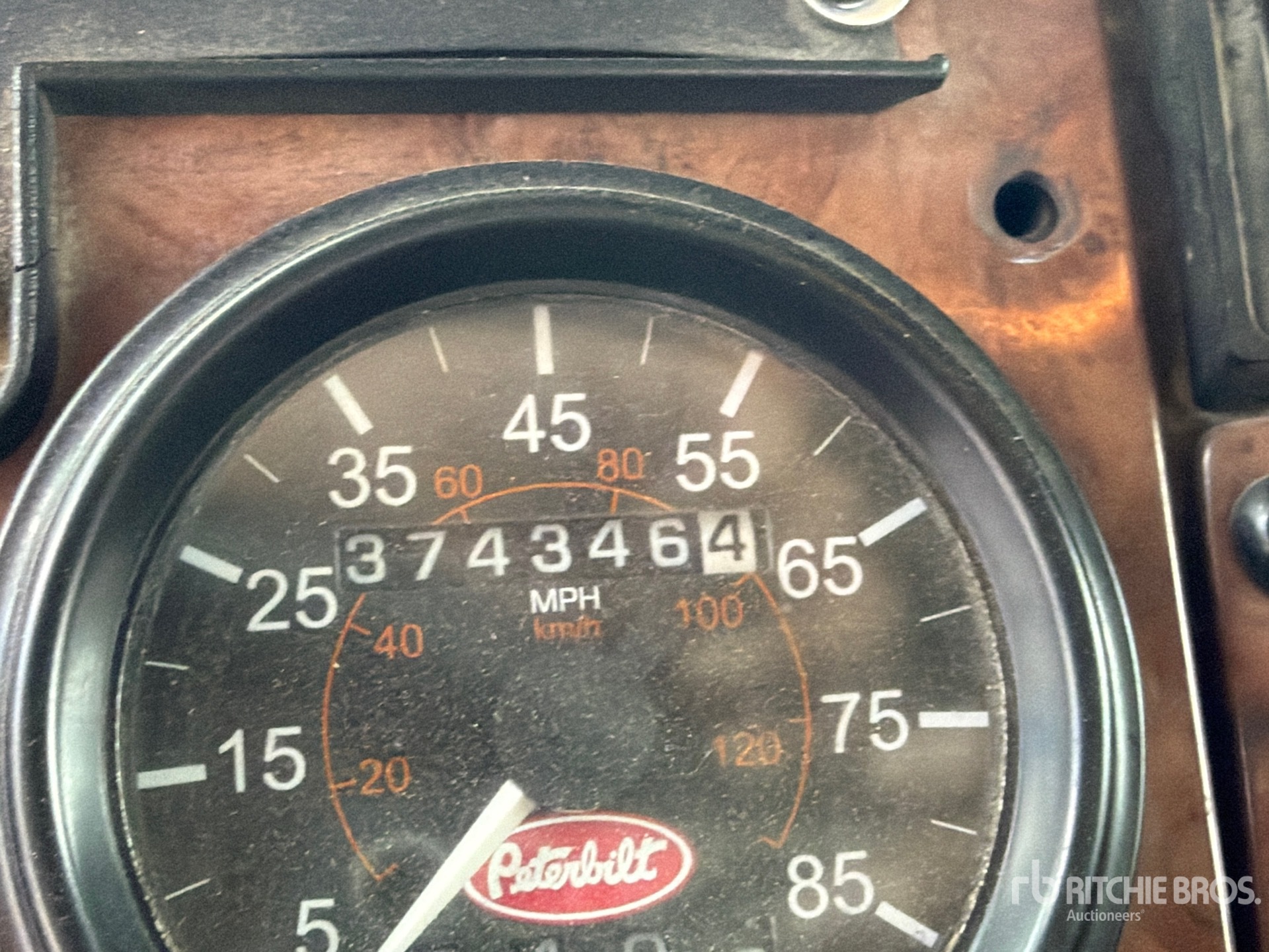 2005 Peterbilt 335