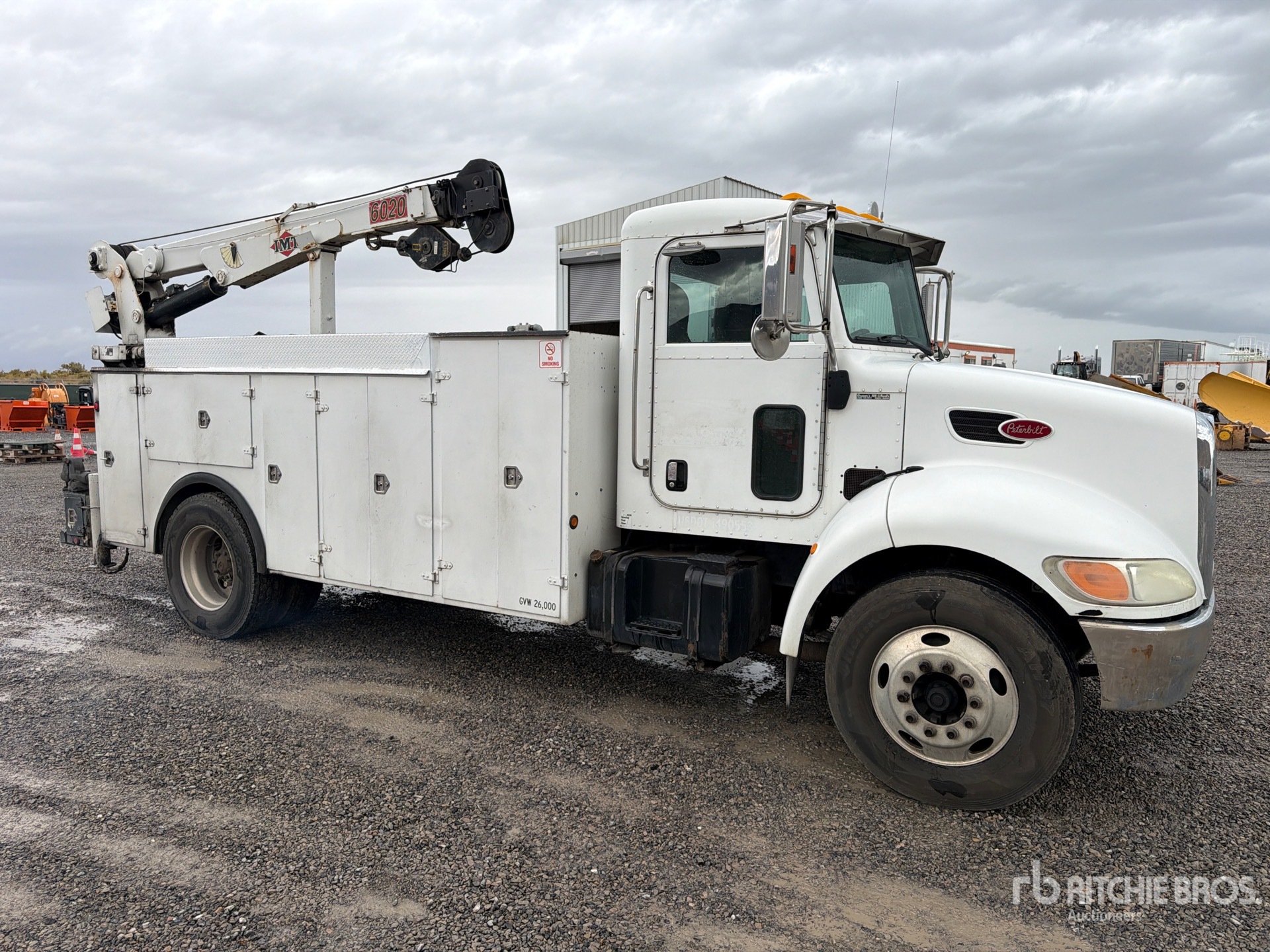 2005 Peterbilt 335