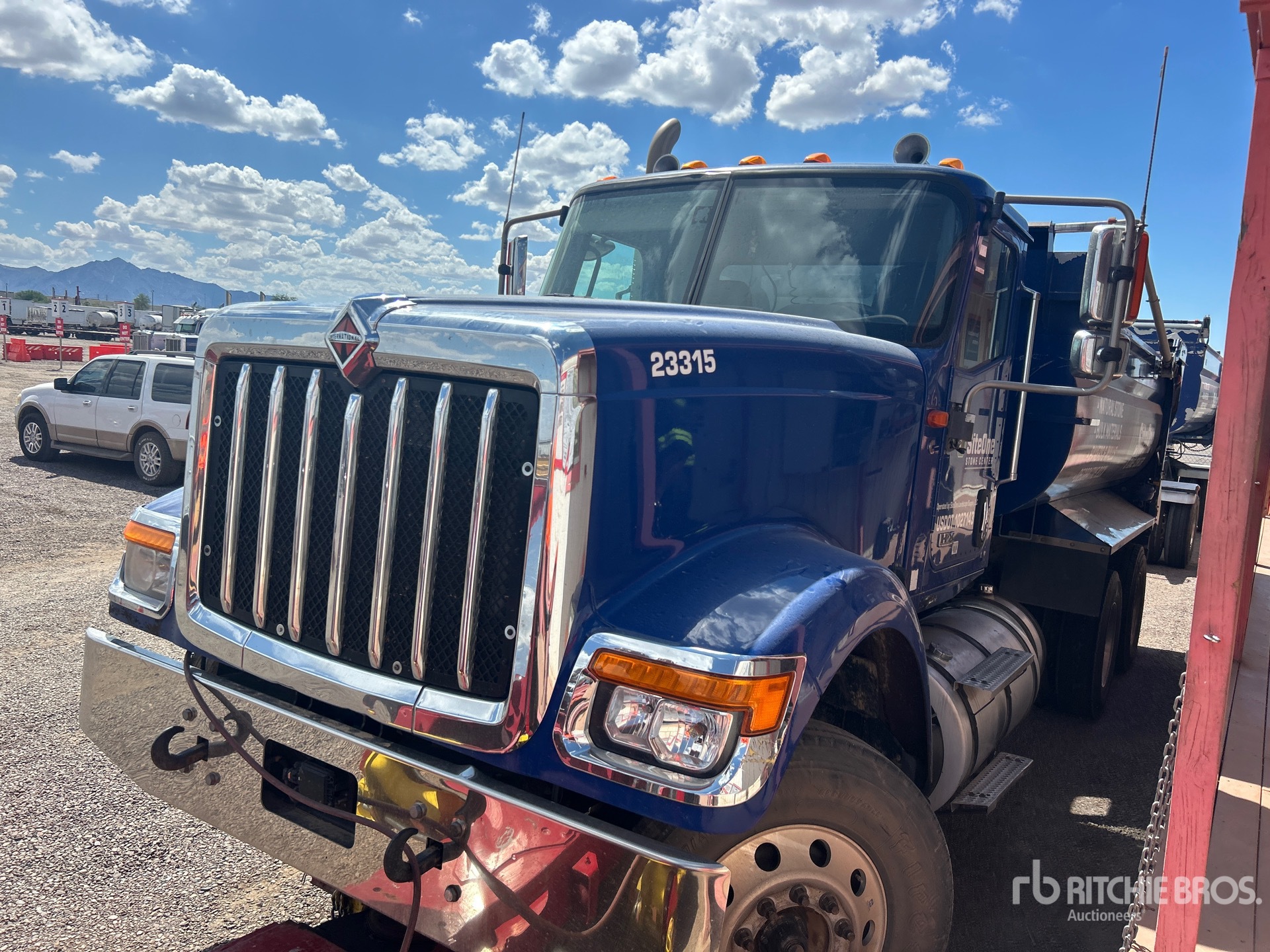2019 International HX520