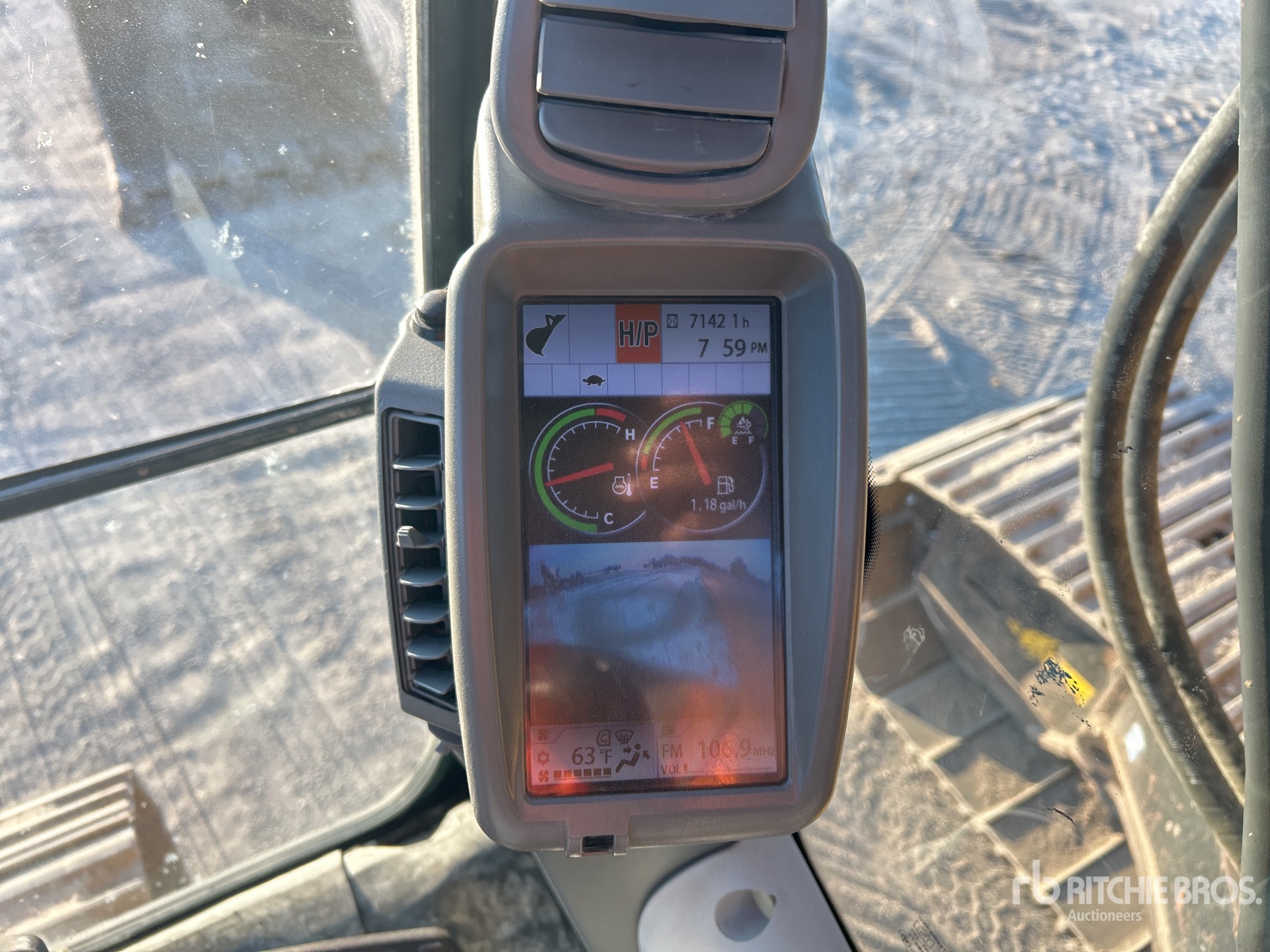 2020 John Deere 245G LC