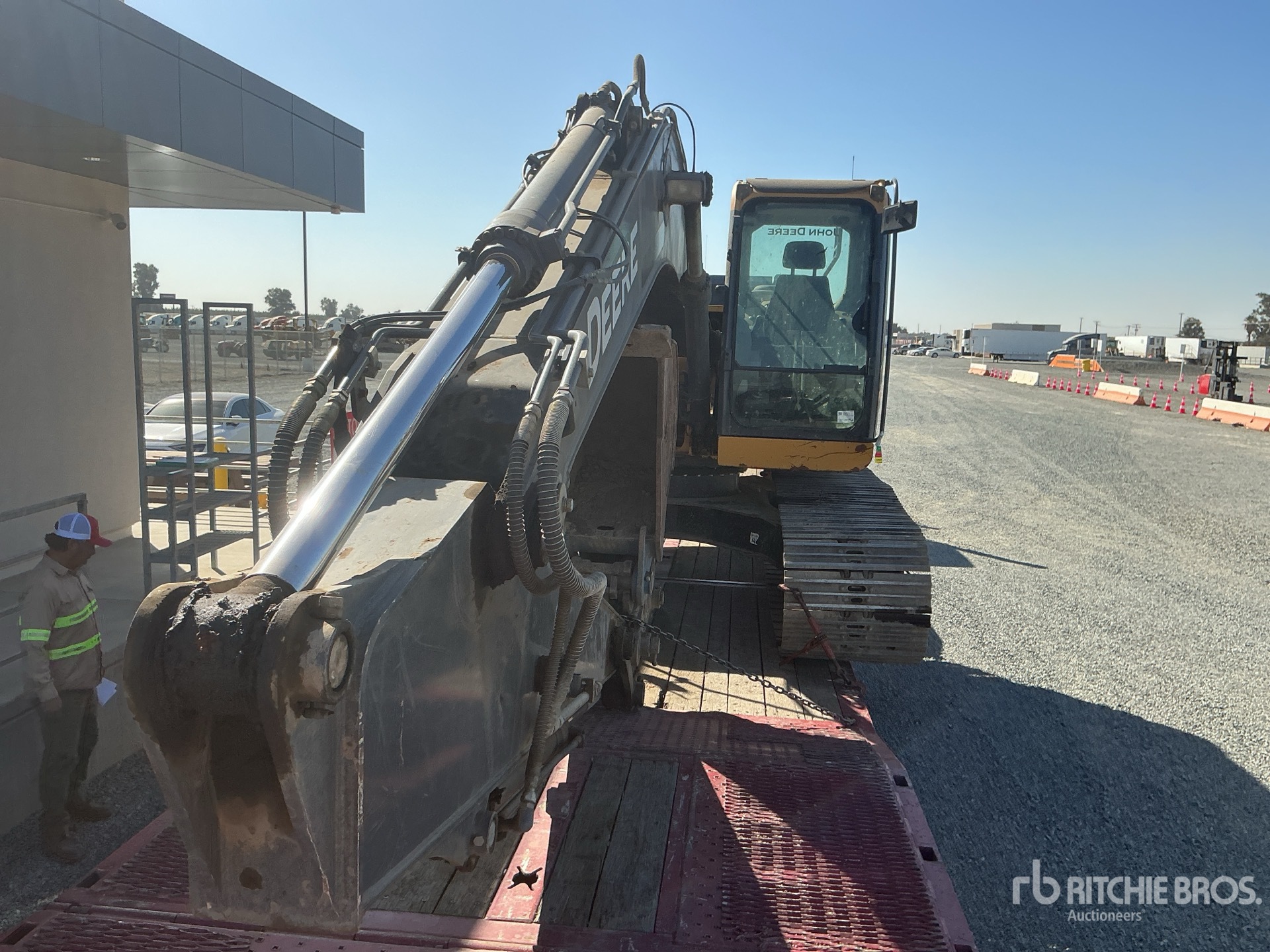 2019 John Deere 210G LC