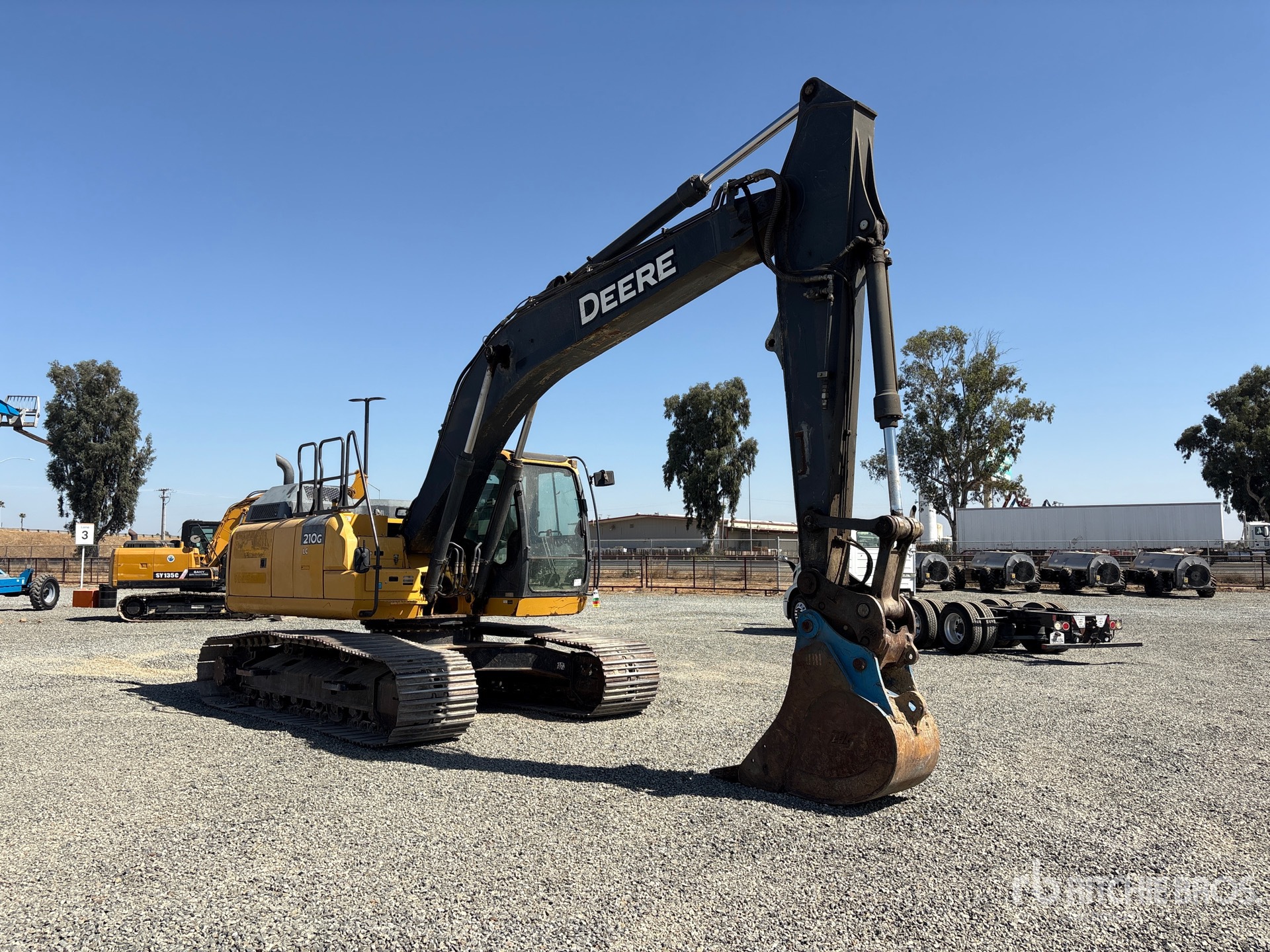 2019 John Deere 210G LC