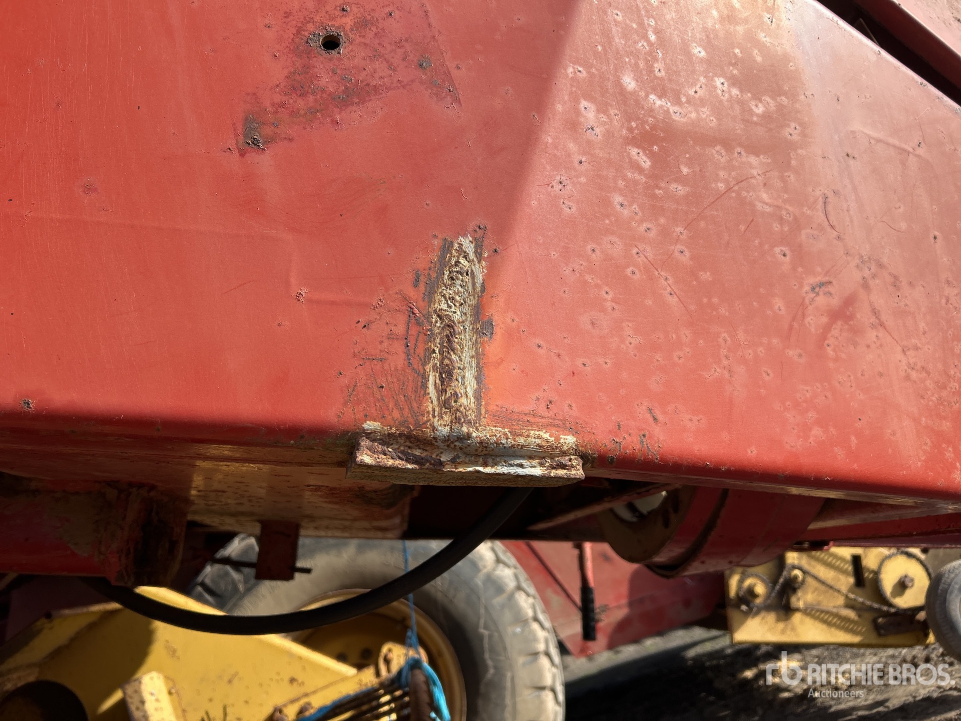 New Holland 2000
