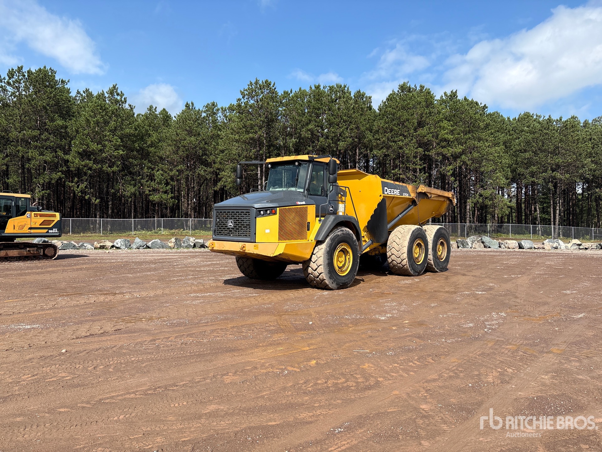 2015 John Deere 370E