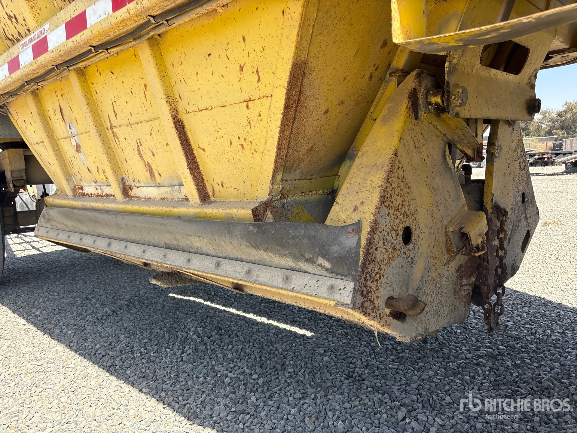 1986 Fruehauf 21 FT T/A TURNTABLE PUP