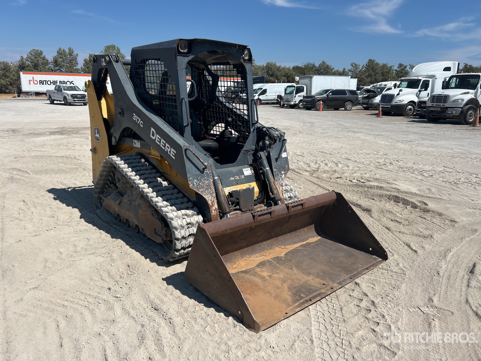 2016 John Deere 317G