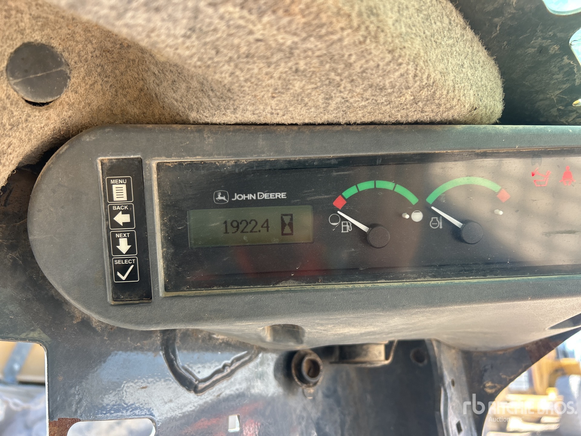 2016 John Deere 317G