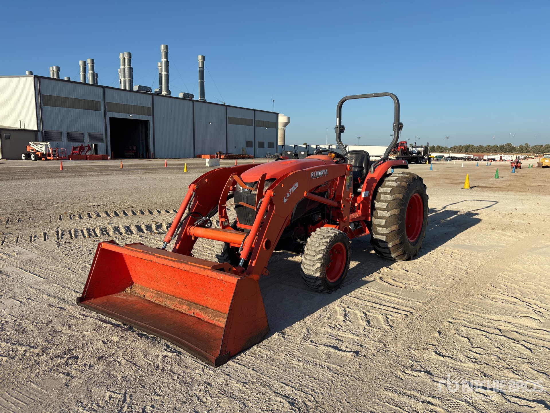 Photo of 2016 Kubota L4701