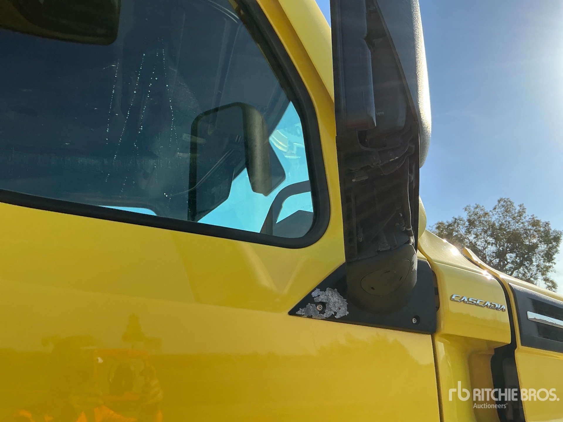 2021 Freightliner CASCADIA 126