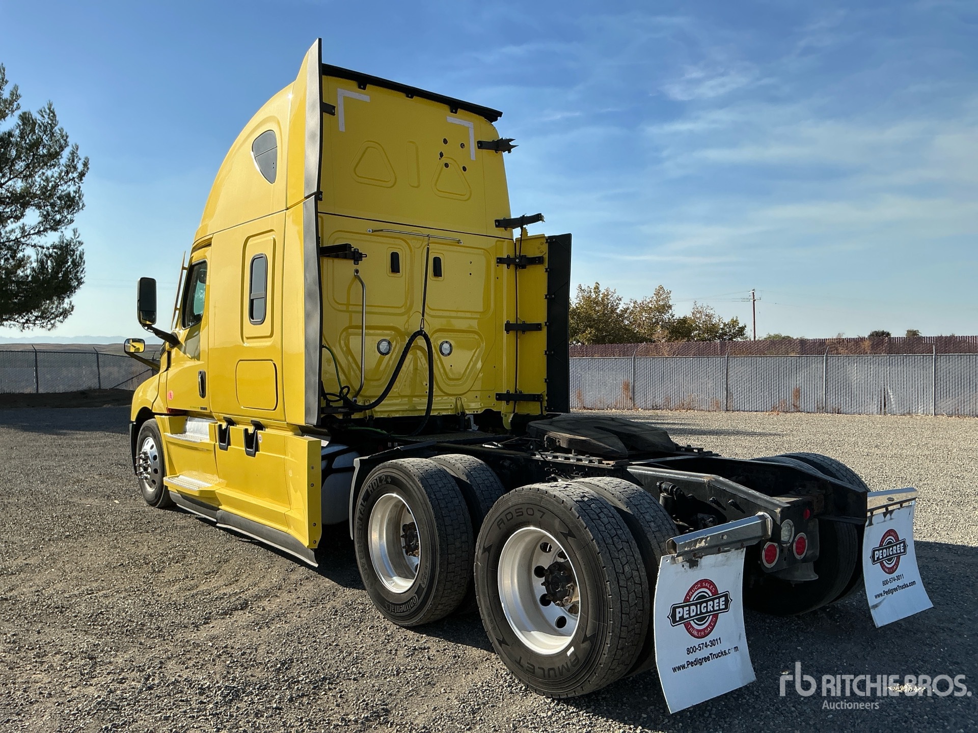 2021 Freightliner CASCADIA 126