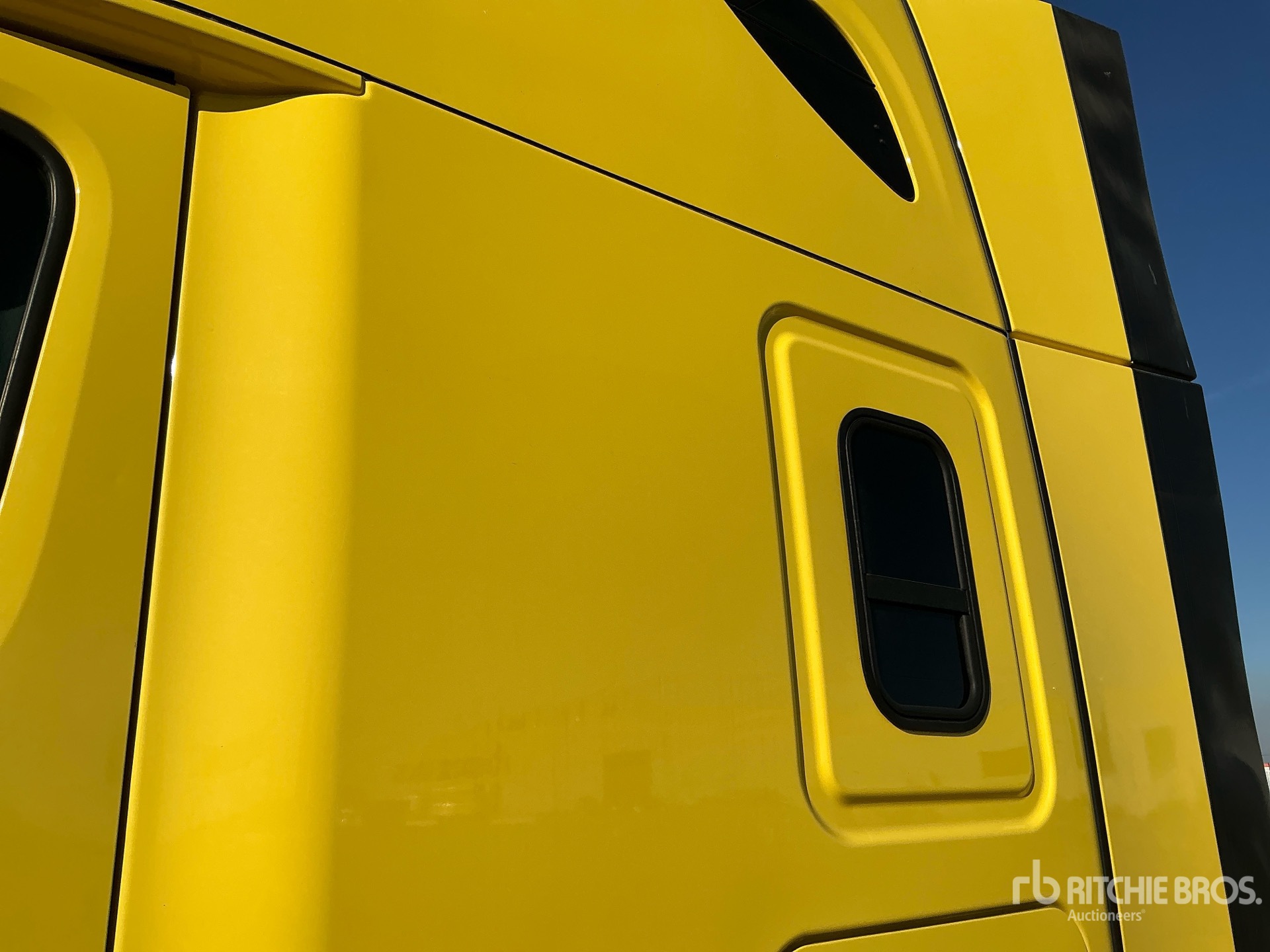 2021 Freightliner CASCADIA 126