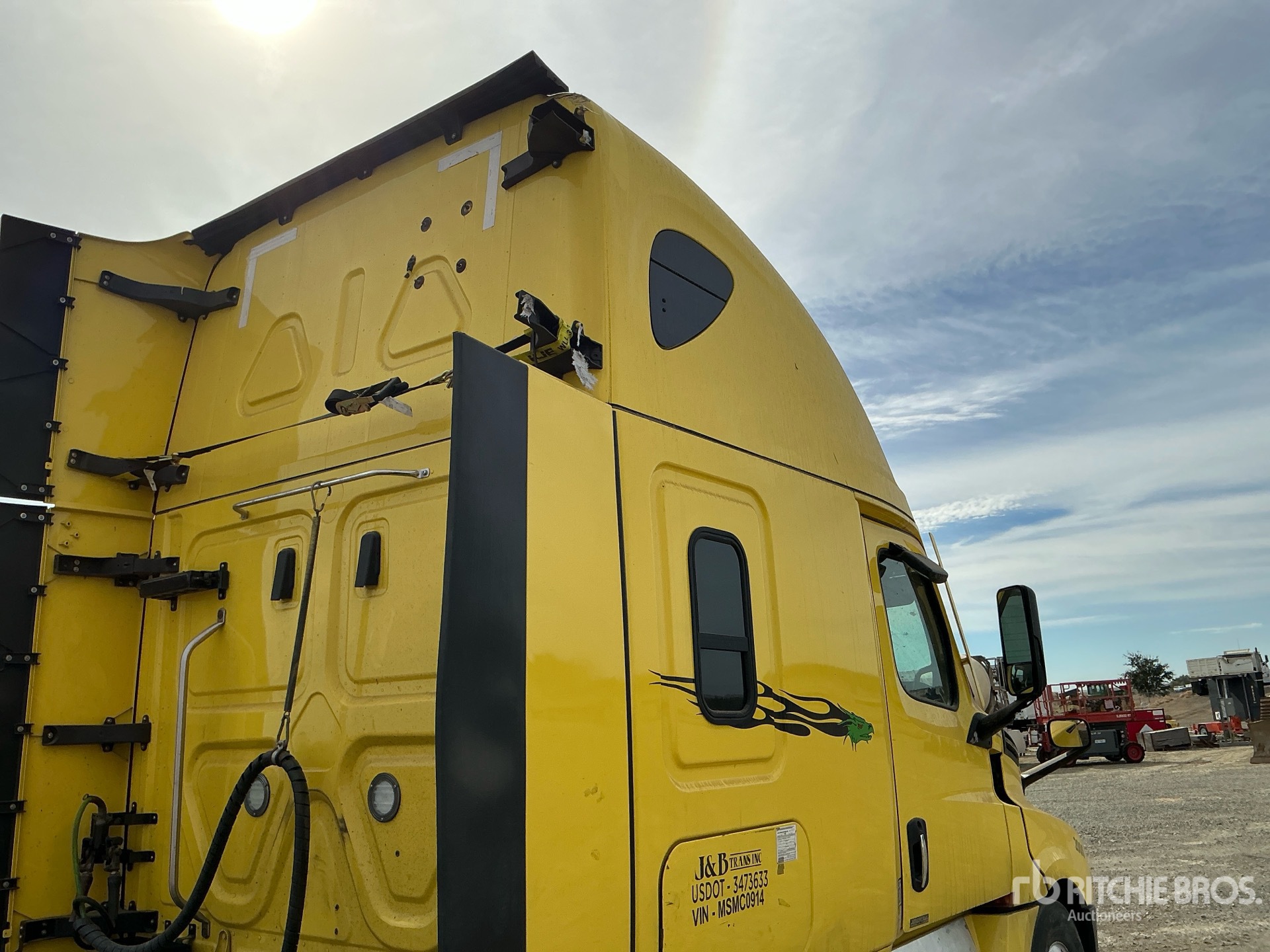 2021 Freightliner CASCADIA 126