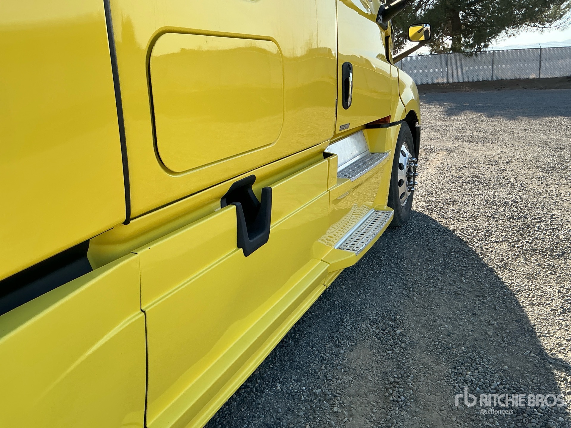 2021 Freightliner CASCADIA 126