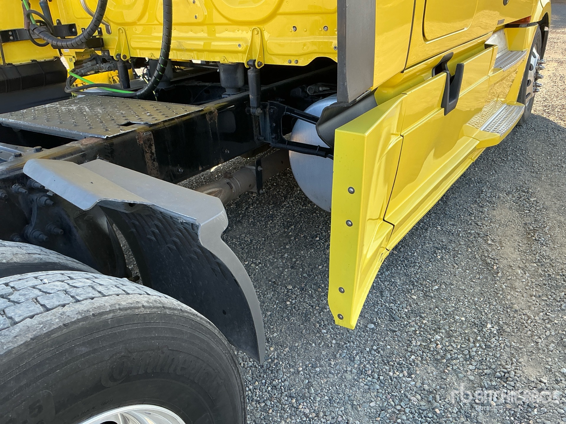 2021 Freightliner CASCADIA 126