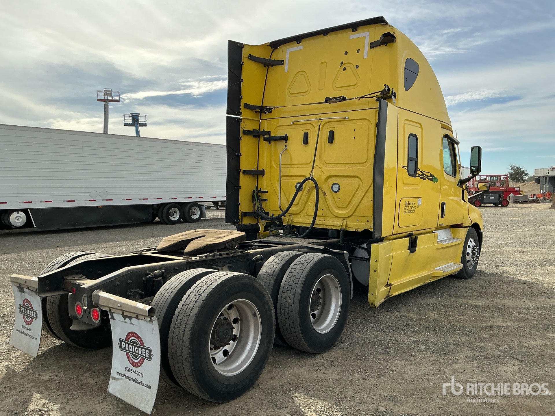 2021 Freightliner CASCADIA 126