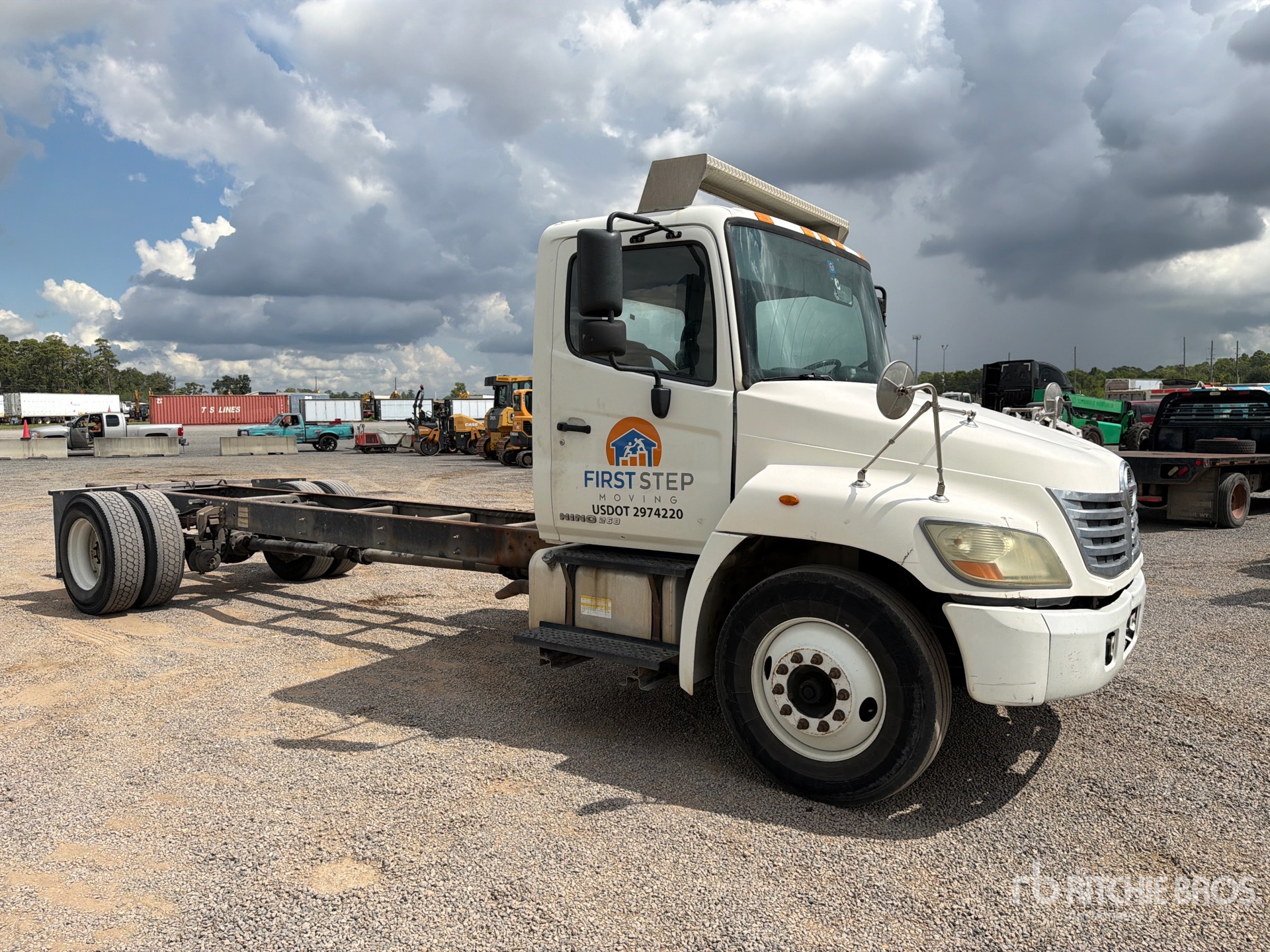 2010 Hino 268