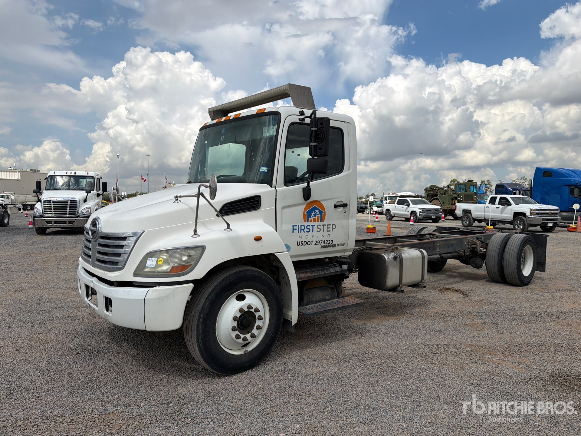 2010 Hino 268