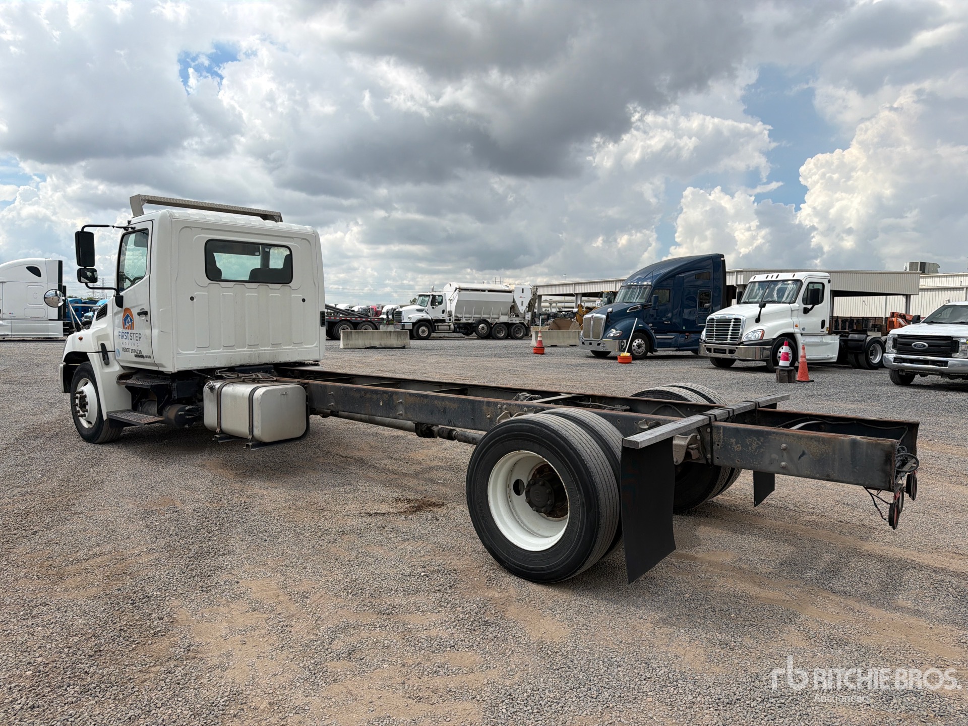 2010 Hino 268