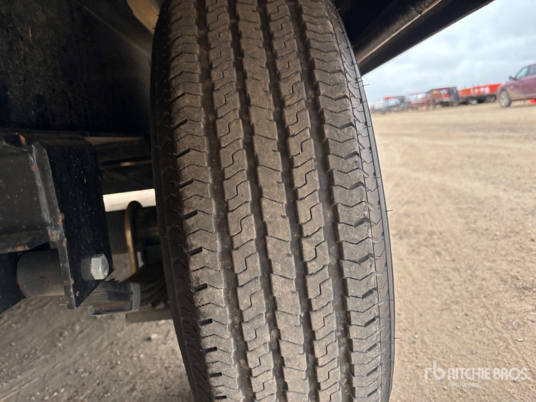 2026 Pj Trailers 33 ft Tri/A