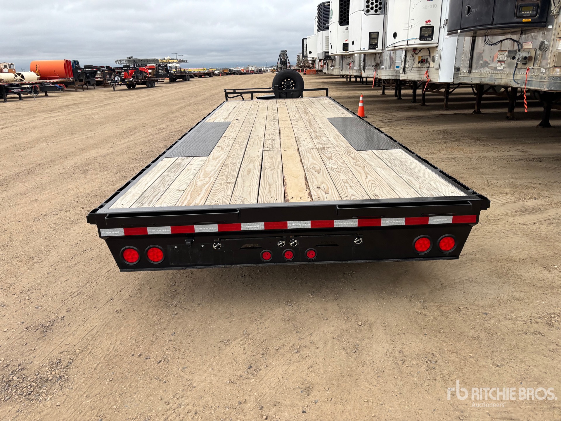 2026 Pj Trailers 33 ft Tri/A
