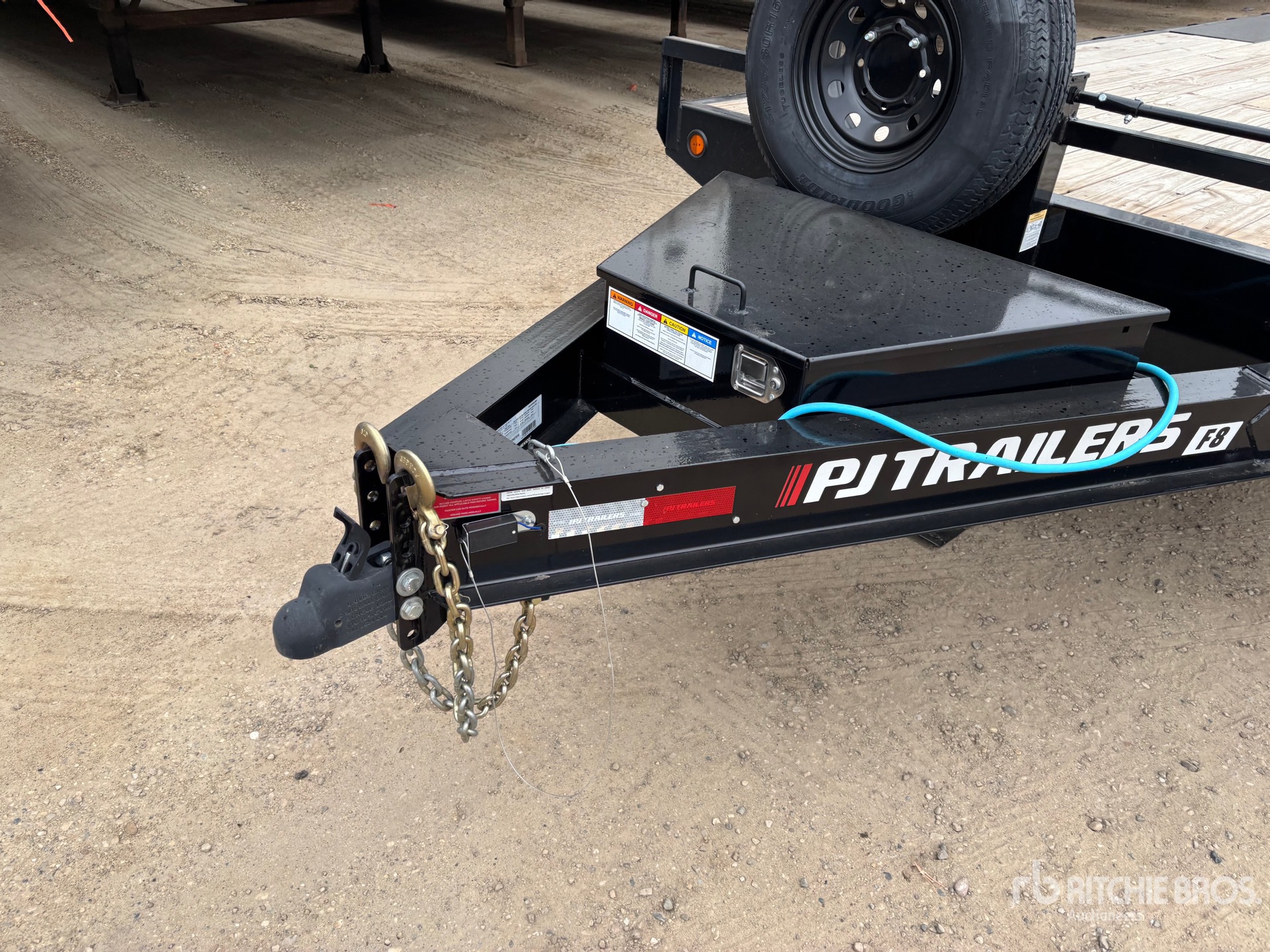2026 Pj Trailers 33 ft Tri/A