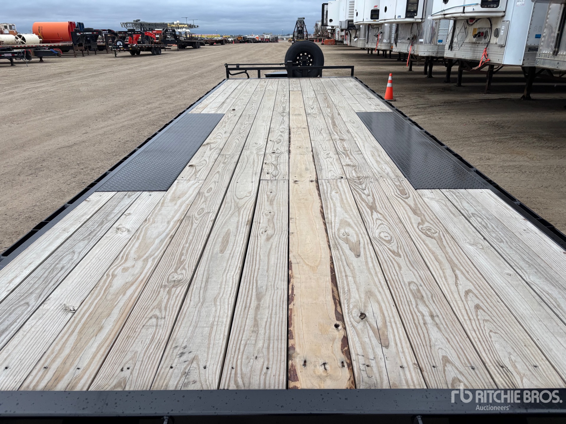 2026 Pj Trailers 33 ft Tri/A