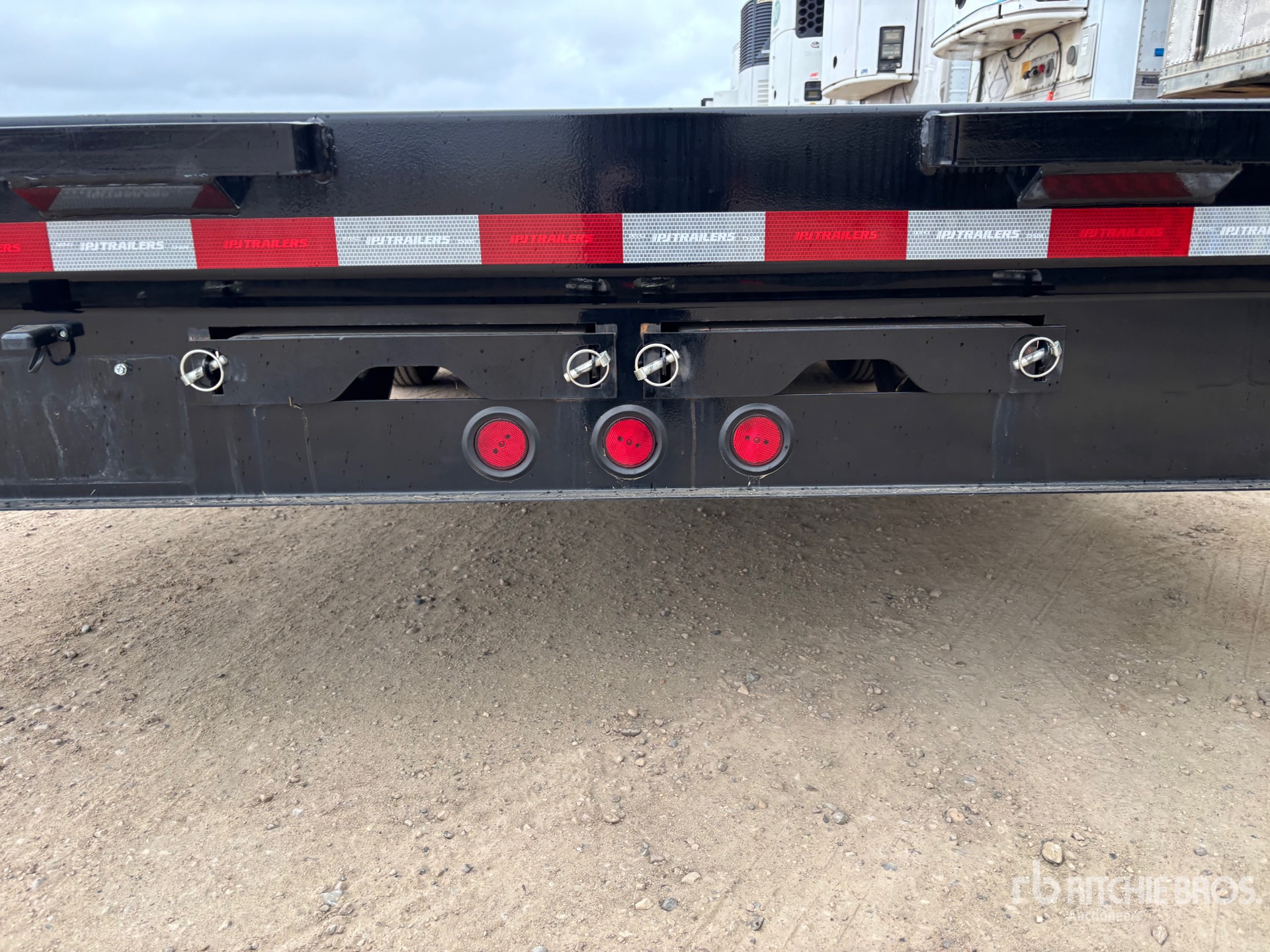 2026 Pj Trailers 33 ft Tri/A