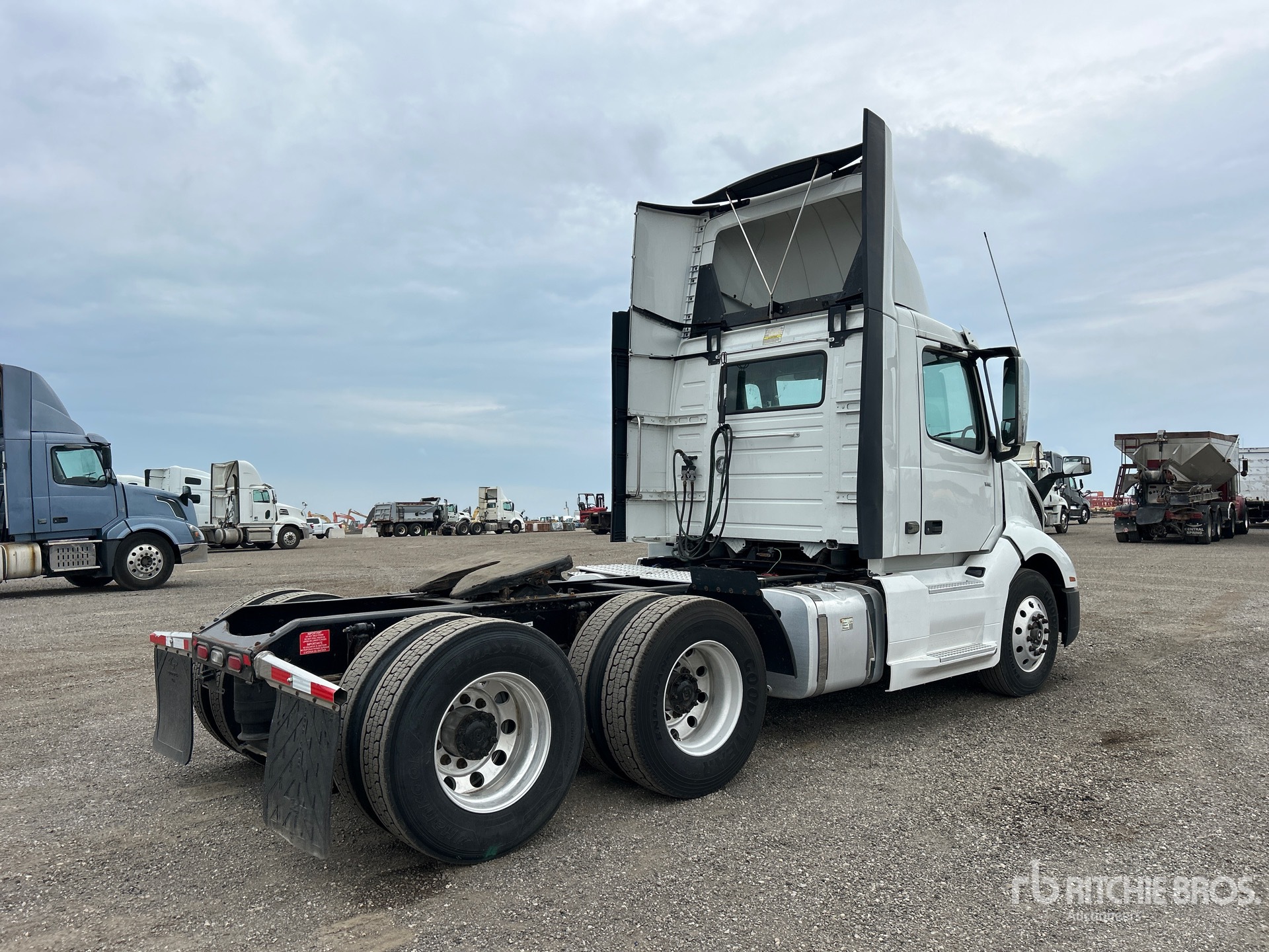 2020 Volvo VNL