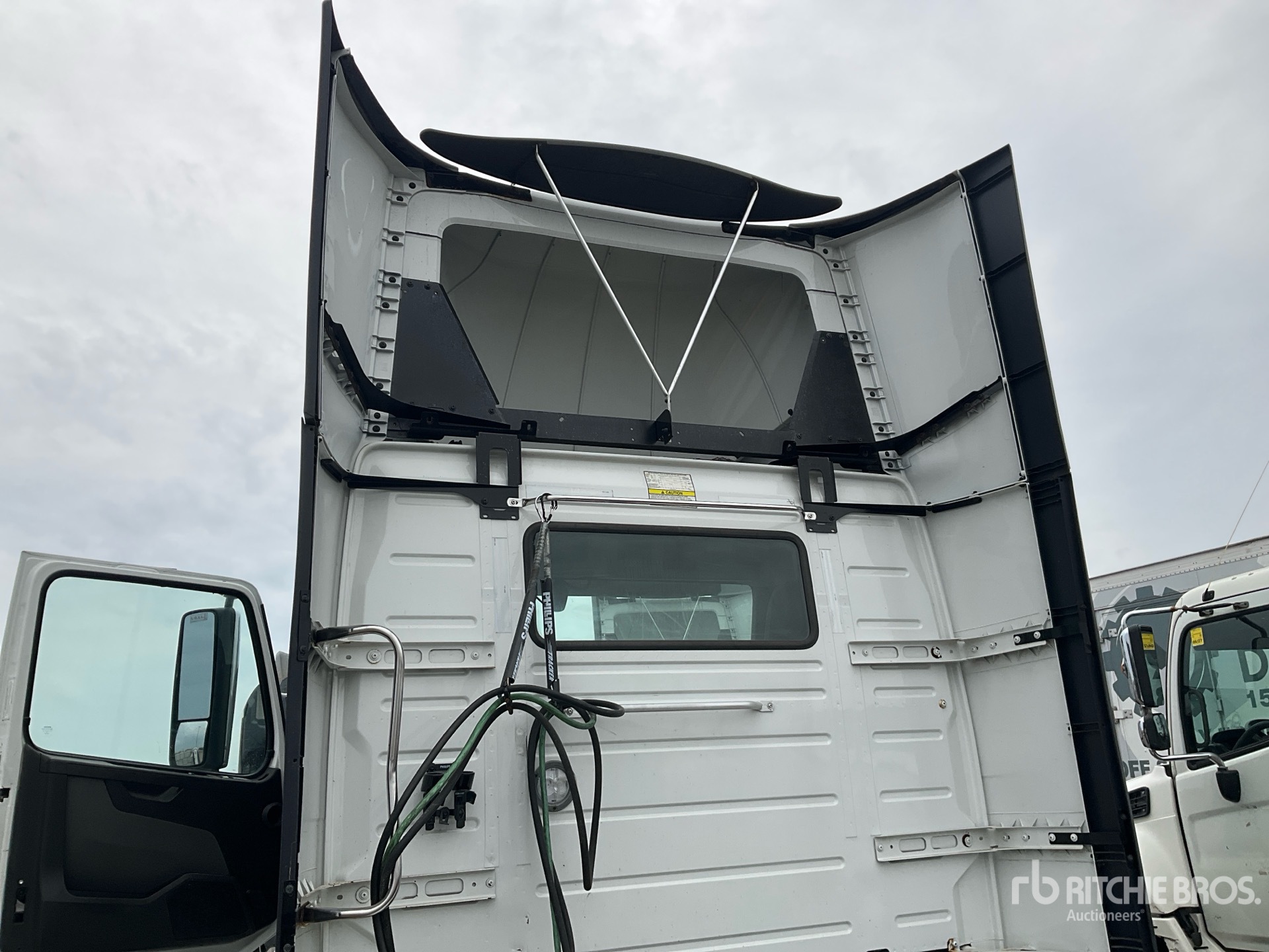 2020 Volvo VNL