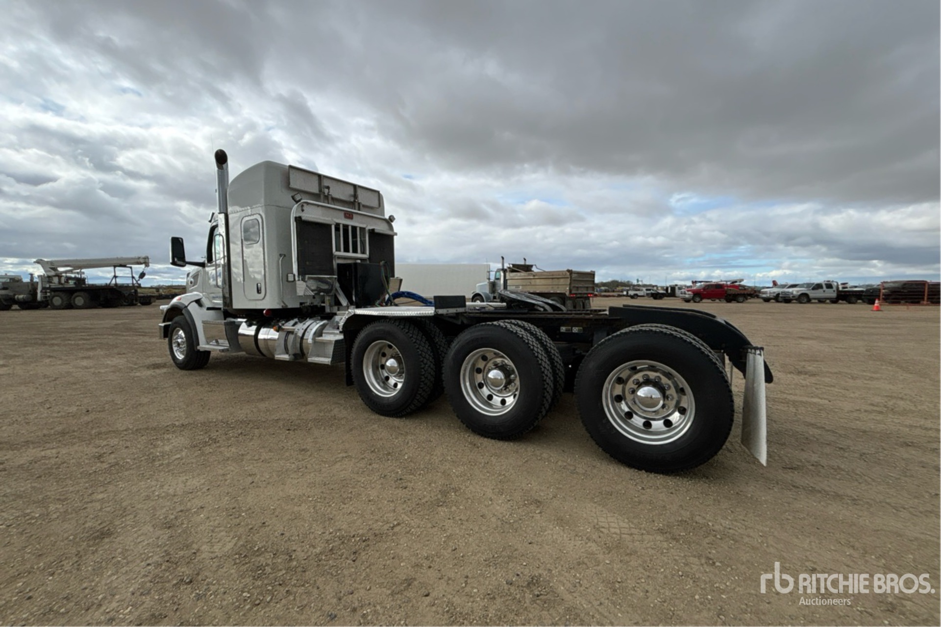 2023 Peterbilt 567