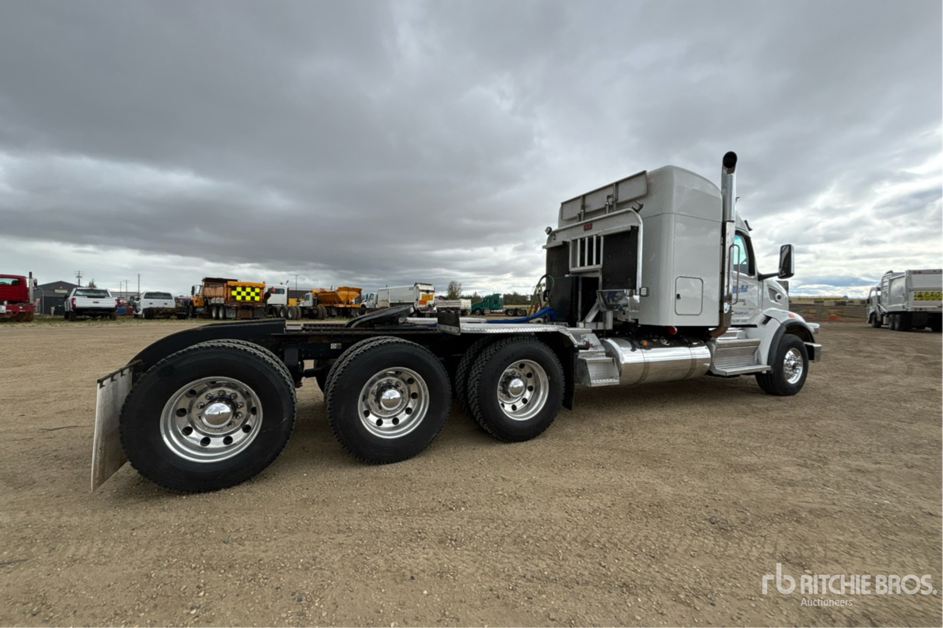 2023 Peterbilt 567