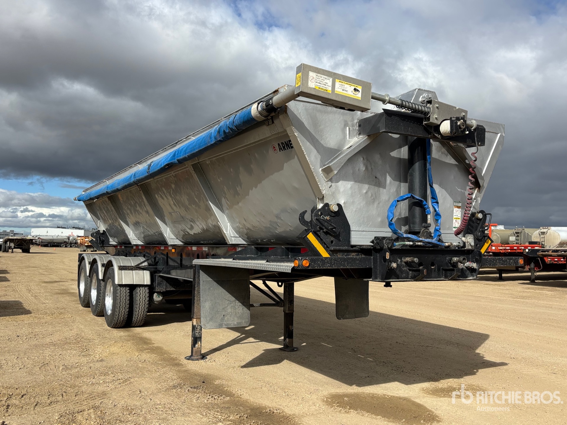 2017 Arnes 34 ft Tri/A