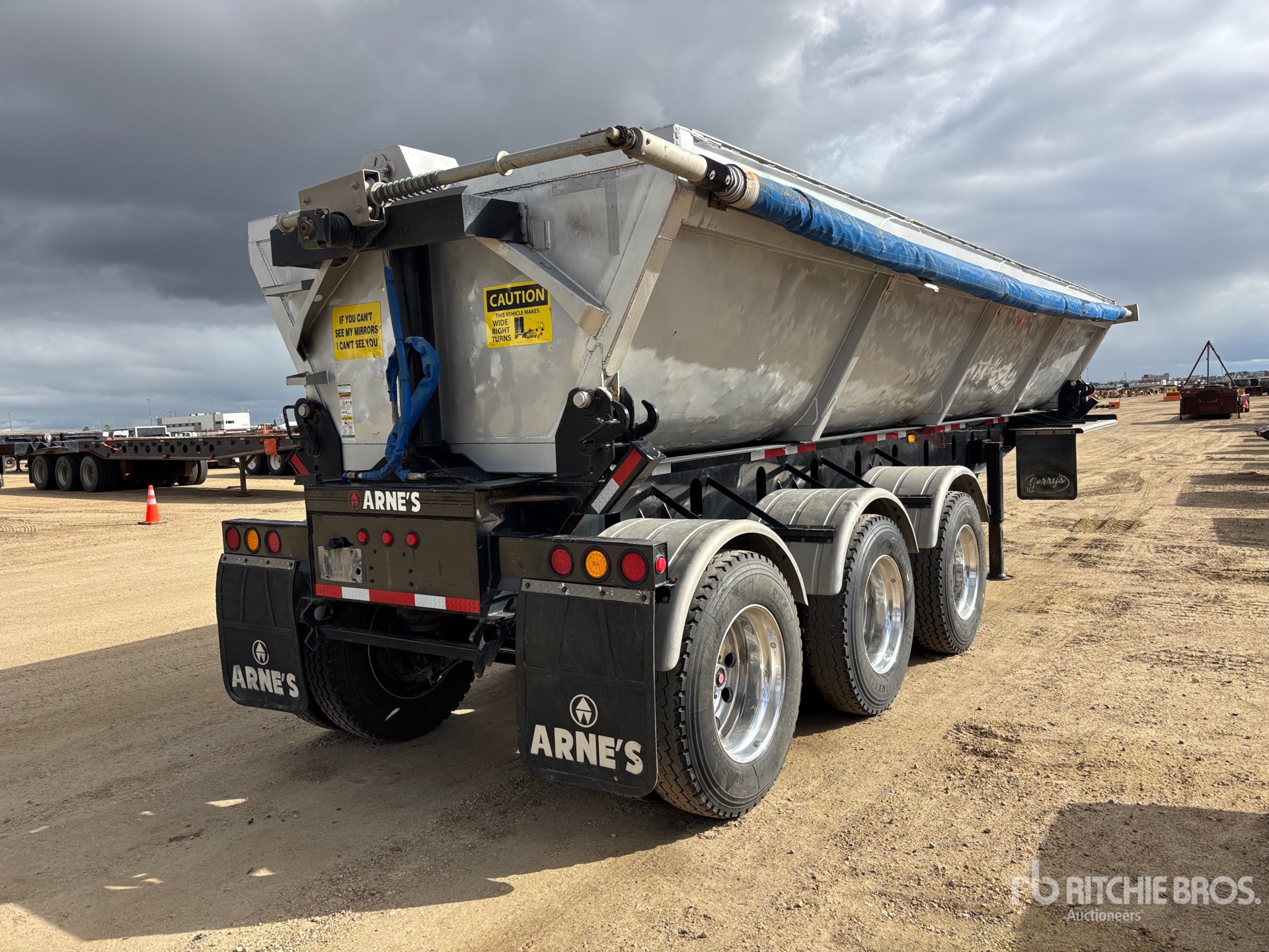 2017 Arnes 34 ft Tri/A