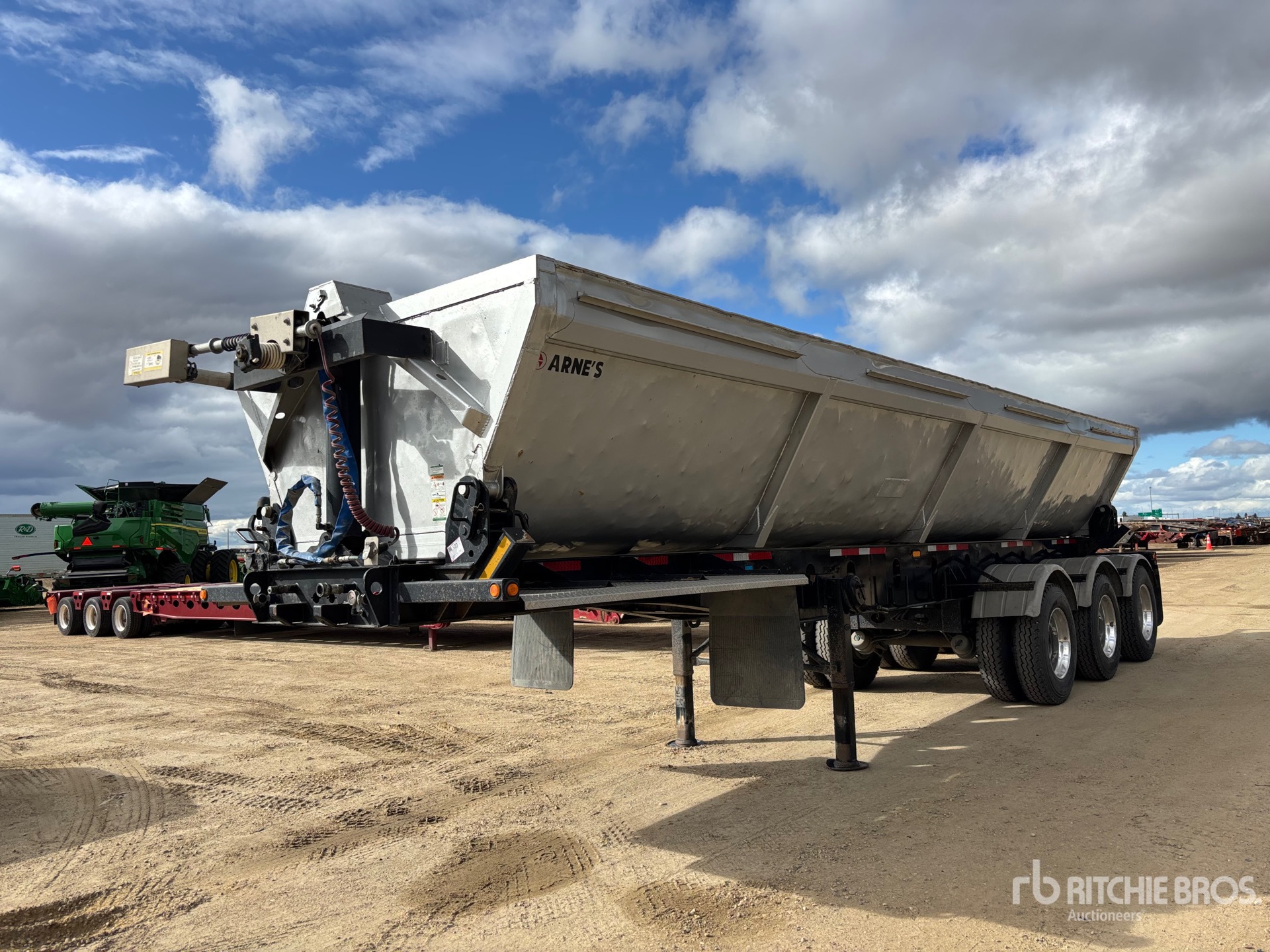 2017 Arnes 34 ft Tri/A