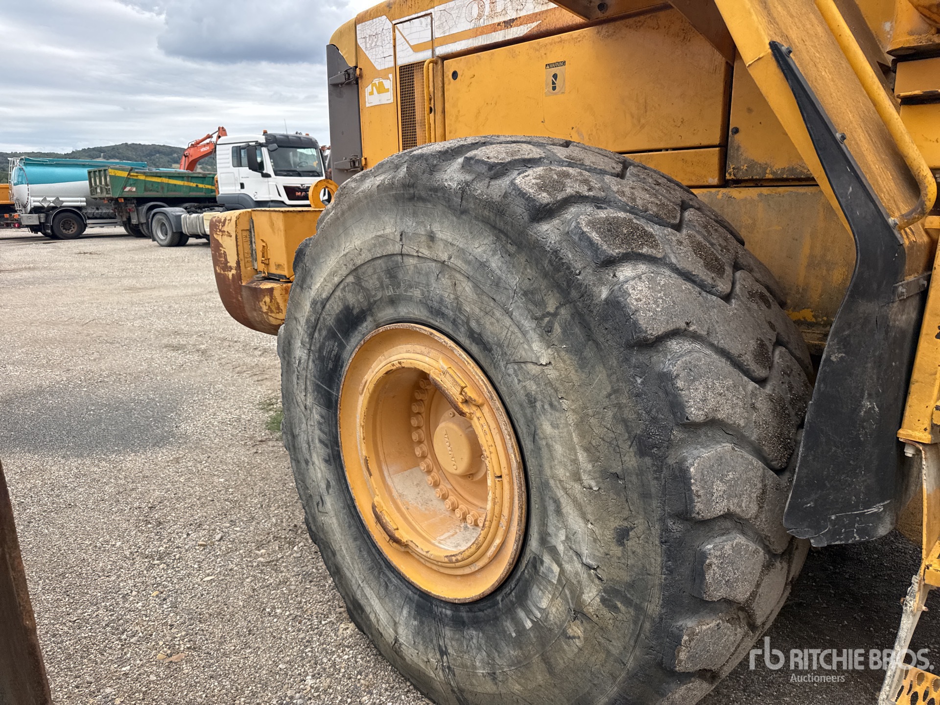 2000 Volvo L220D