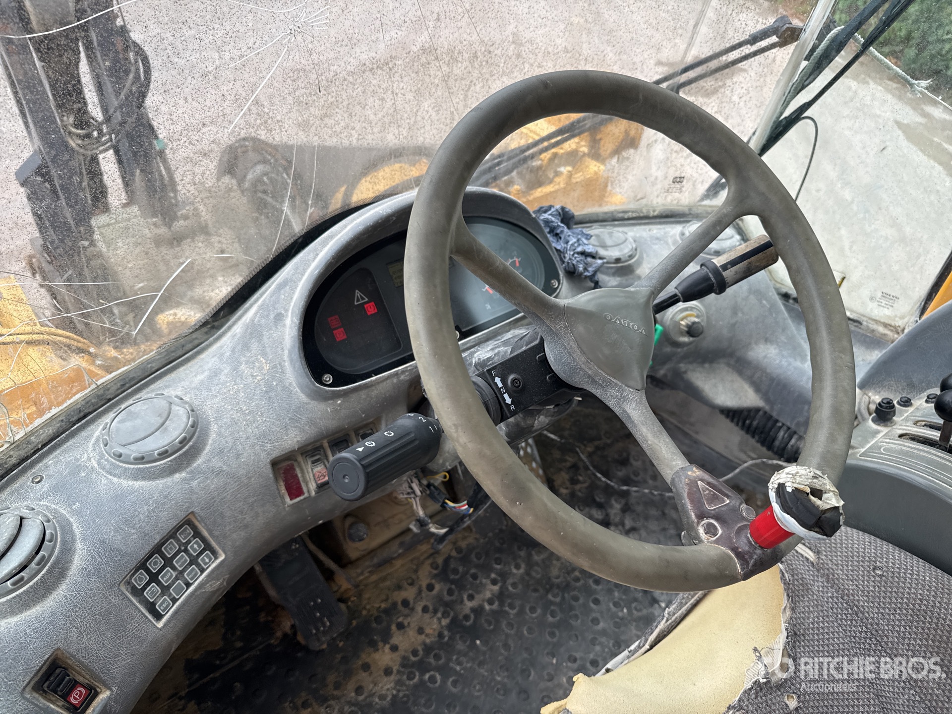 2000 Volvo L220D
