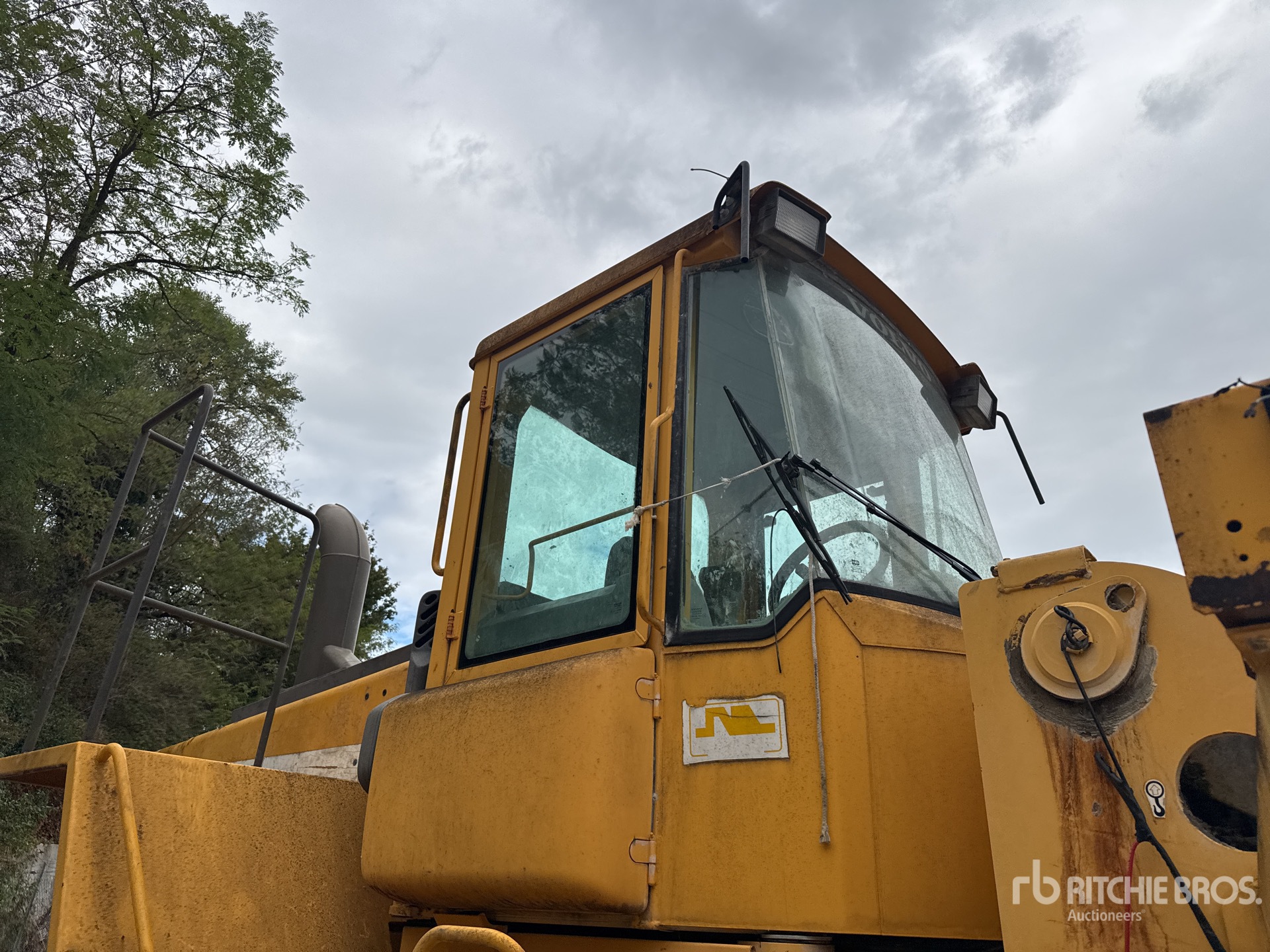 2000 Volvo L220D