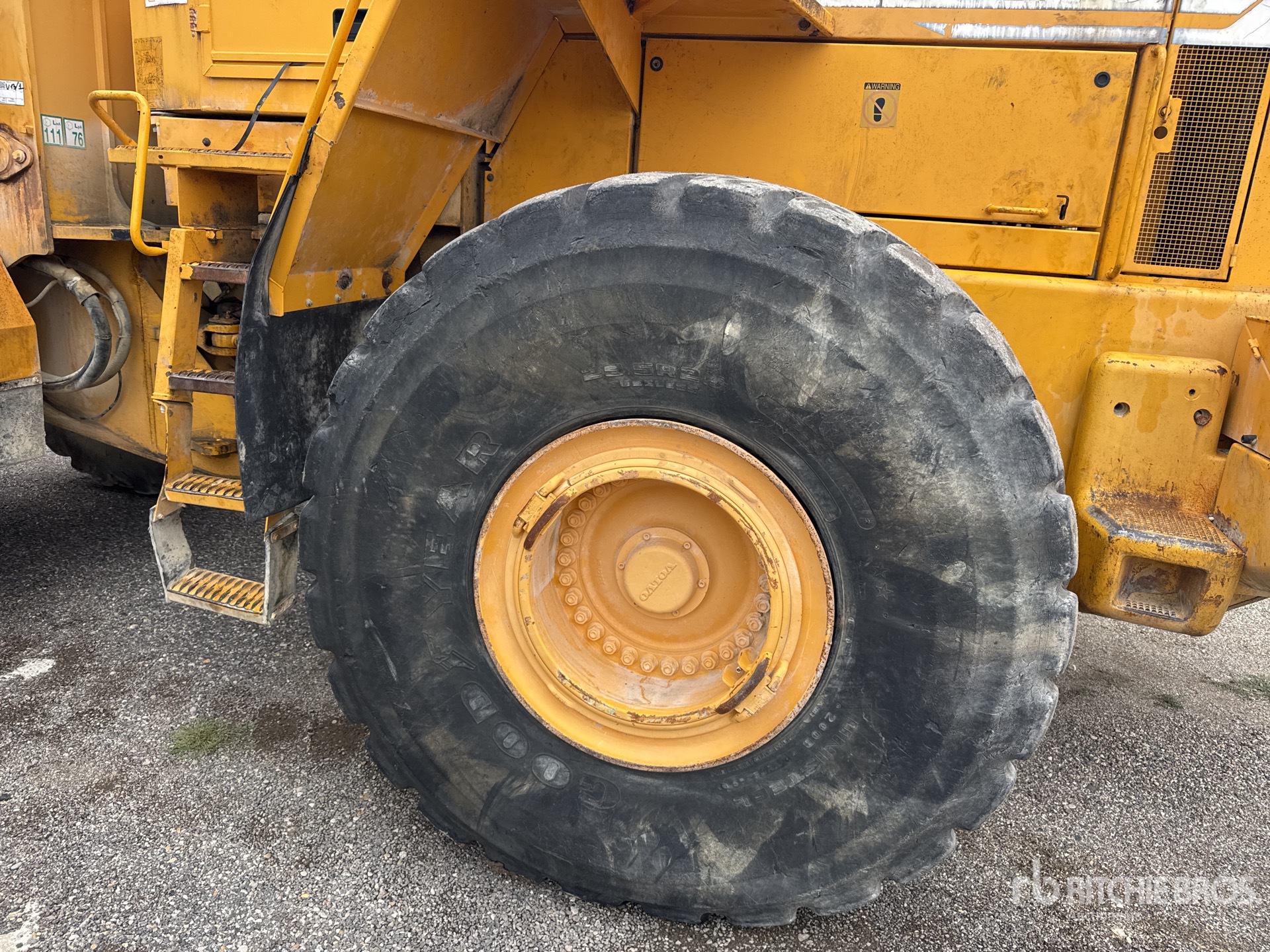 2000 Volvo L220D