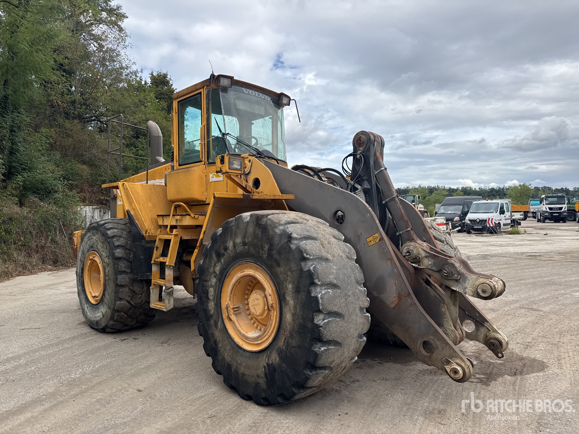 2000 Volvo L220D